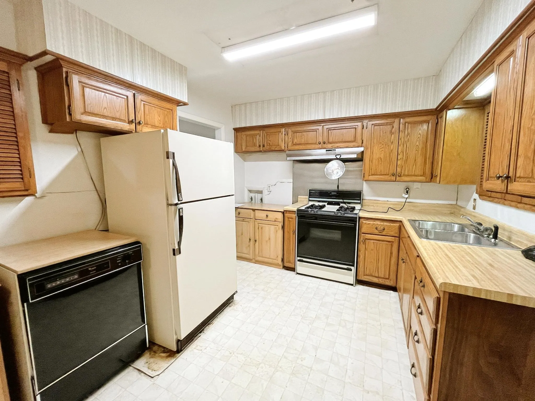 Single Family Residence For Sale in Dallas County , 917 Bluebonnet Lane, Mesquite, Texas 75149, 4 Bedroom, 2 Bathroom, Garage spaces, 1,647 Sqft, built in 1959, mls#21387619, Real Estate Agent in Mesquite, Homes For Sale in Dallas county, Homes For Sale in Mesquite, Realtor in Mesquite Texas, Real Estate Brokerage Independent Realty Texas, Luminita Cordes Realtor