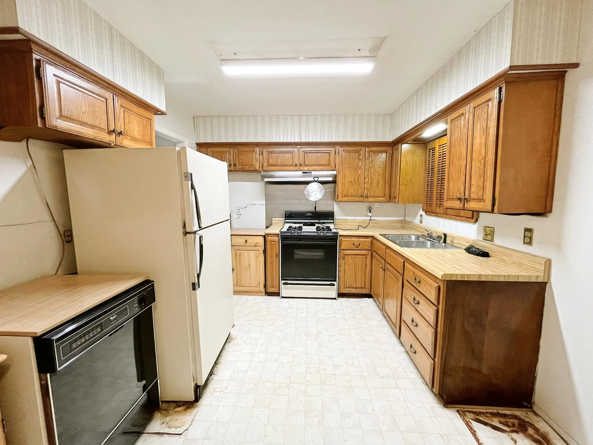 Single Family Residence For Sale in Dallas County , 917 Bluebonnet Lane, Mesquite, Texas 75149, 4 Bedroom, 2 Bathroom, Garage spaces, 1,647 Sqft, built in 1959, mls#21387619, Real Estate Agent in Mesquite, Homes For Sale in Dallas county, Homes For Sale in Mesquite, Realtor in Mesquite Texas, Real Estate Brokerage Independent Realty Texas, Luminita Cordes Realtor