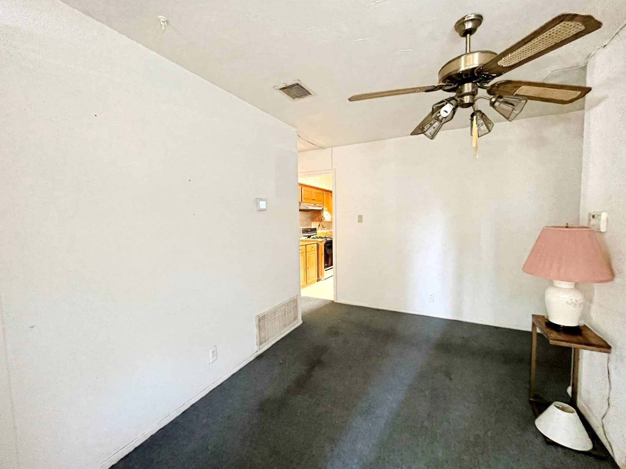 Single Family Residence For Sale in Dallas County , 917 Bluebonnet Lane, Mesquite, Texas 75149, 4 Bedroom, 2 Bathroom, Garage spaces, 1,647 Sqft, built in 1959, mls#21387619, Real Estate Agent in Mesquite, Homes For Sale in Dallas county, Homes For Sale in Mesquite, Realtor in Mesquite Texas, Real Estate Brokerage Independent Realty Texas, Luminita Cordes Realtor