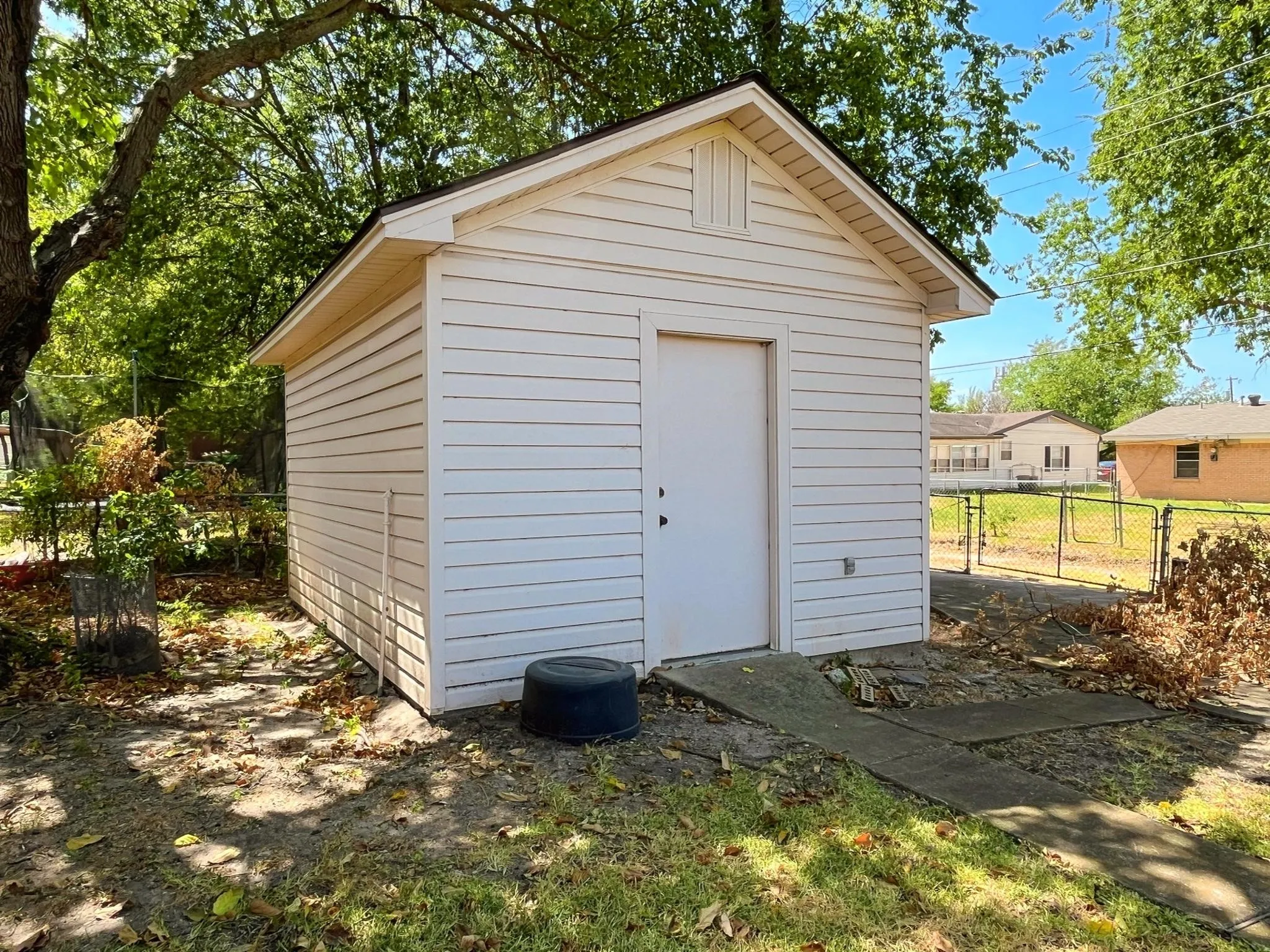 Single Family Residence For Sale in Dallas County , 917 Bluebonnet Lane, Mesquite, Texas 75149, 4 Bedroom, 2 Bathroom, Garage spaces, 1,647 Sqft, built in 1959, mls#21387619, Real Estate Agent in Mesquite, Homes For Sale in Dallas county, Homes For Sale in Mesquite, Realtor in Mesquite Texas, Real Estate Brokerage Independent Realty Texas, Luminita Cordes Realtor