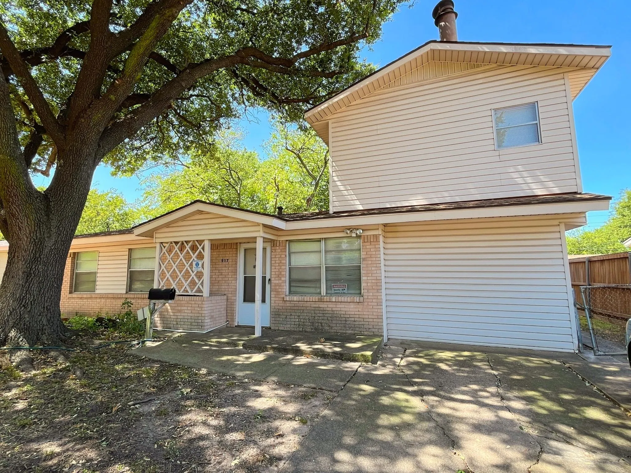 Single Family Residence For Sale in Dallas County , 917 Bluebonnet Lane, Mesquite, Texas 75149, 4 Bedroom, 2 Bathroom, Garage spaces, 1,647 Sqft, built in 1959, mls#21387619, Real Estate Agent in Mesquite, Homes For Sale in Dallas county, Homes For Sale in Mesquite, Realtor in Mesquite Texas, Real Estate Brokerage Independent Realty Texas, Luminita Cordes Realtor
