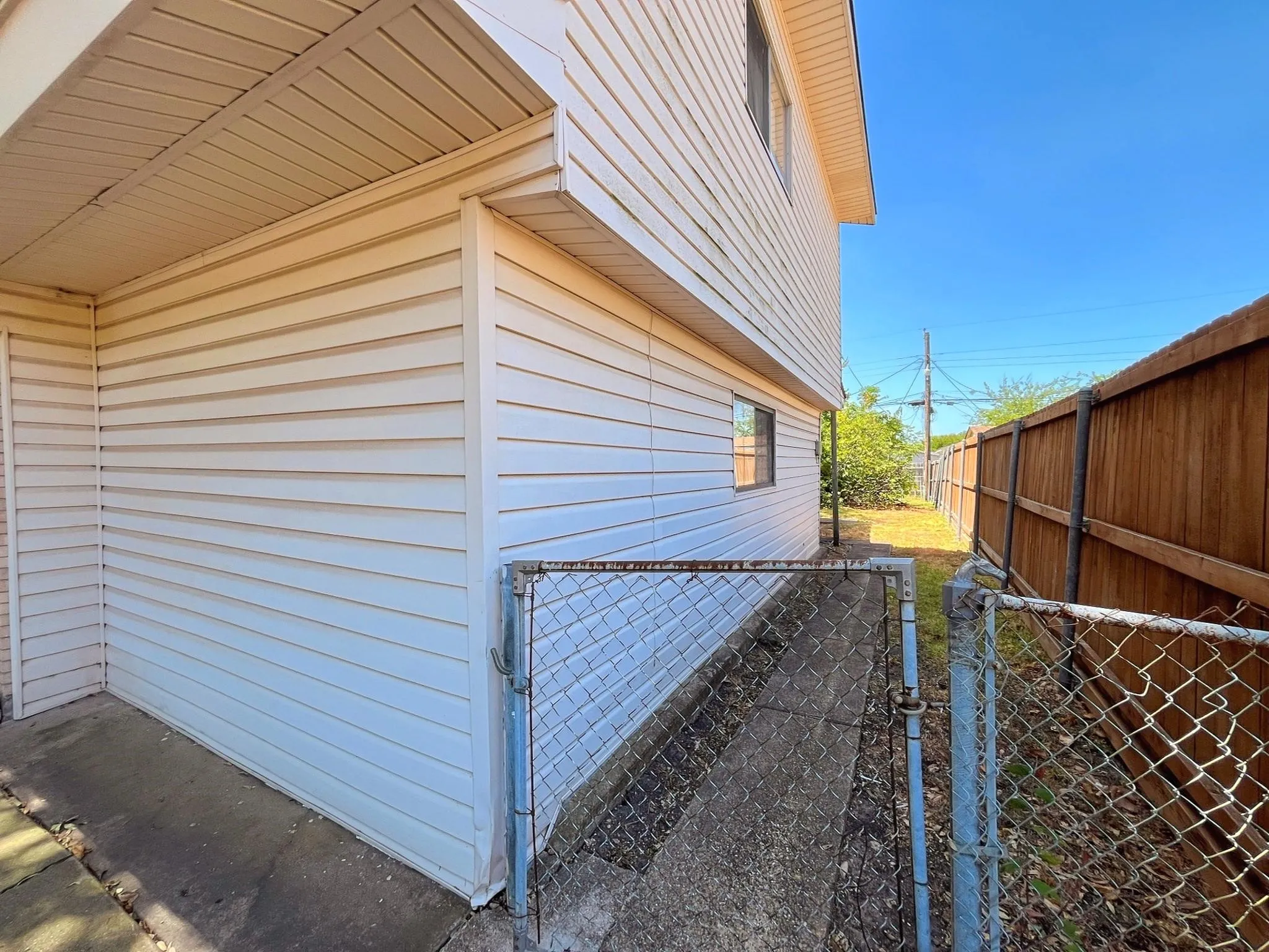 Single Family Residence For Sale in Dallas County , 917 Bluebonnet Lane, Mesquite, Texas 75149, 4 Bedroom, 2 Bathroom, Garage spaces, 1,647 Sqft, built in 1959, mls#21387619, Real Estate Agent in Mesquite, Homes For Sale in Dallas county, Homes For Sale in Mesquite, Realtor in Mesquite Texas, Real Estate Brokerage Independent Realty Texas, Luminita Cordes Realtor