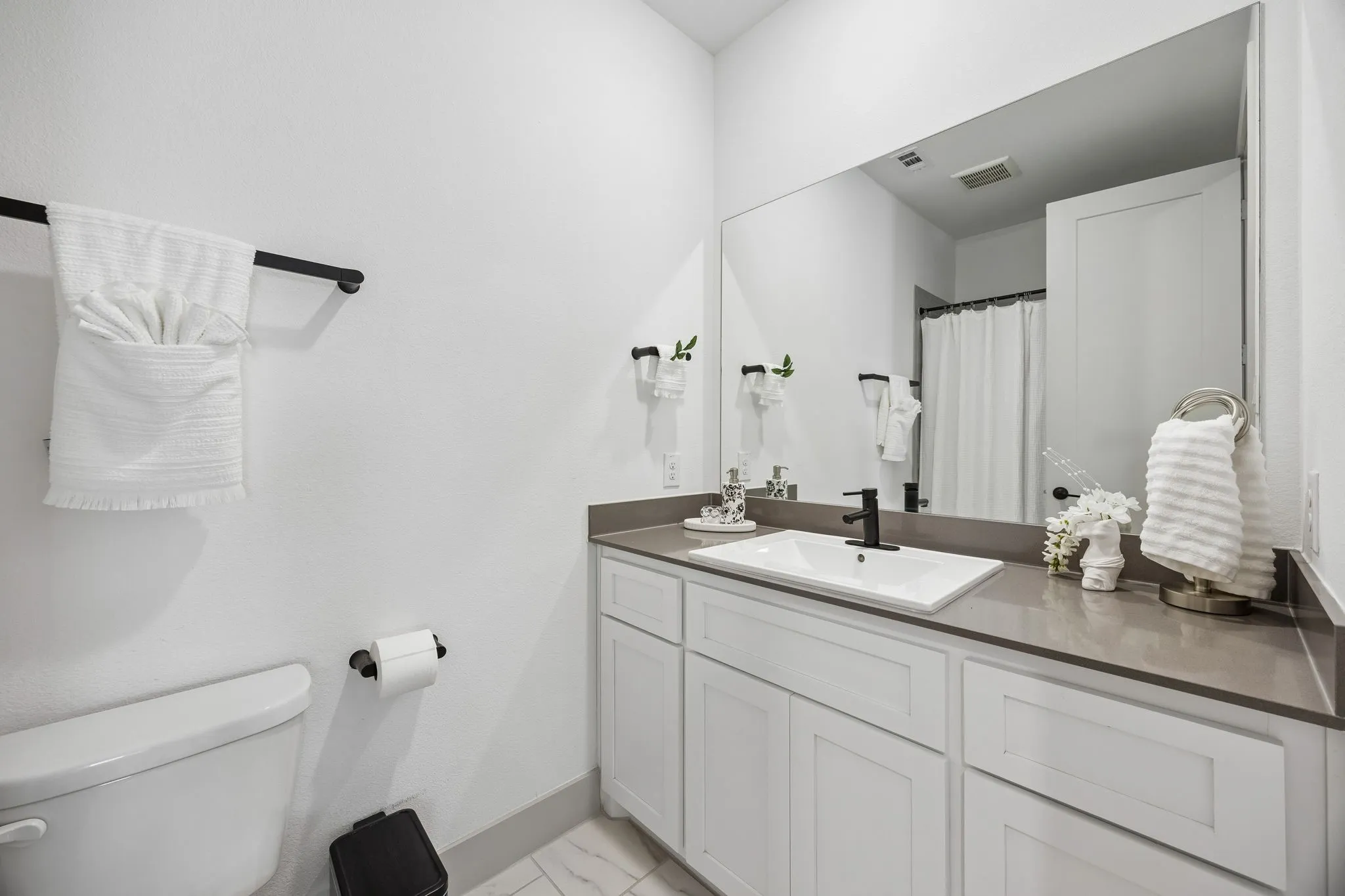 The 2nd full bath offers a tub-shower combo with tile surround.