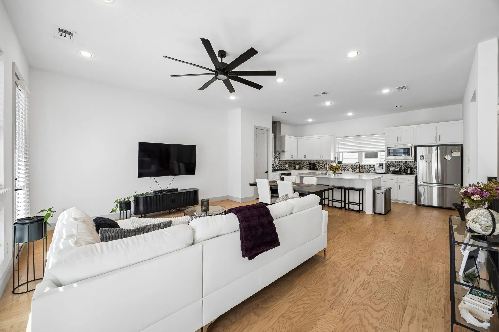 Enjoy the modern feel of high ceilings, light wood floors in a space flooded with natural light.