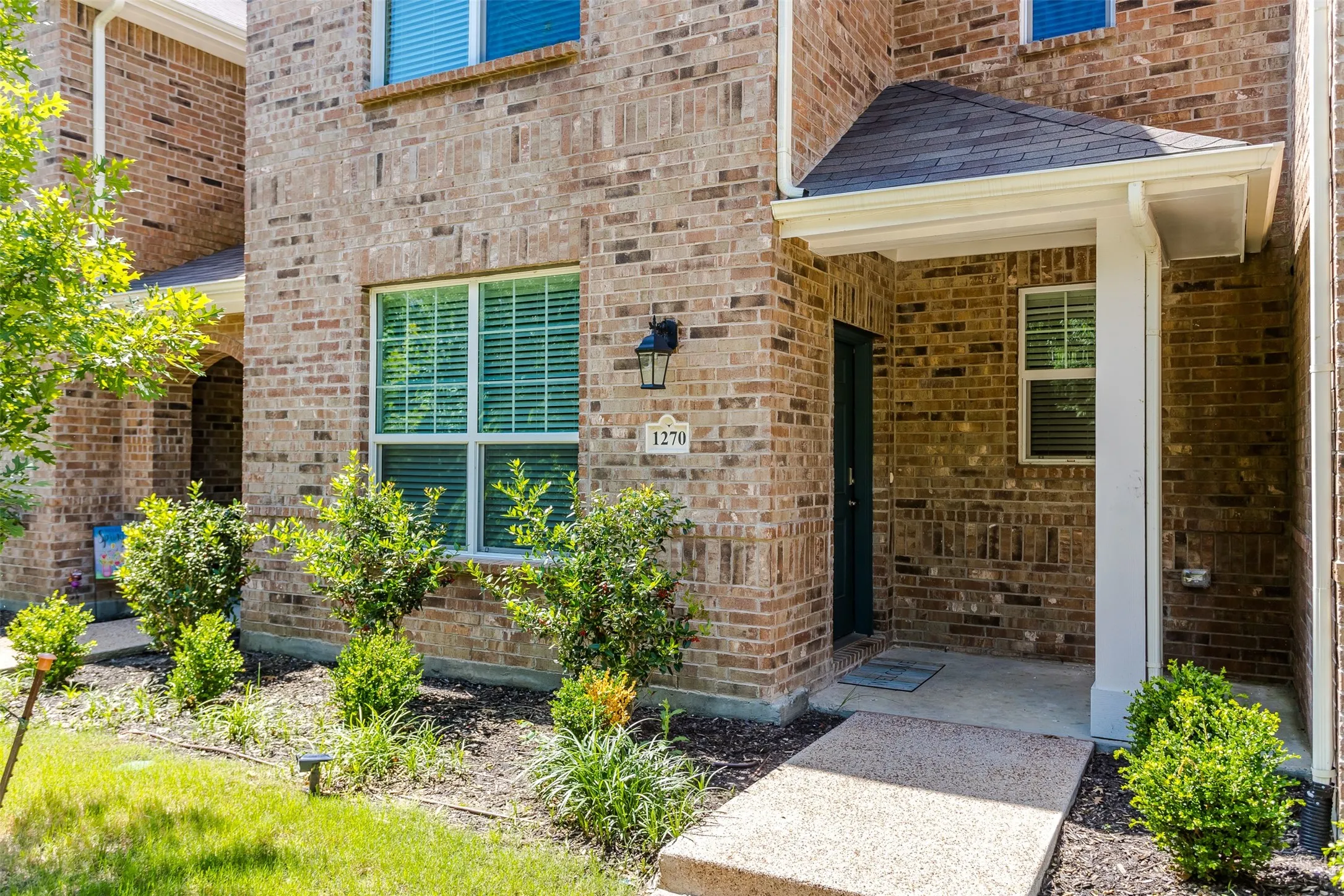 Townhouse For Rent in Denton County , 1270 Alamo Drive, Lewisville, Texas 75077, 3 Bedroom, 3 Bathroom, 2 Garage spaces, 1,750 Sqft, built in 2022, mls#21387775, Real Estate Agent in Lewisville, Homes For Rent in Denton county, Homes For Rent in Lewisville, Realtor in Lewisville Texas, Real Estate Brokerage Independent Realty Texas, Luminita Cordes Realtor