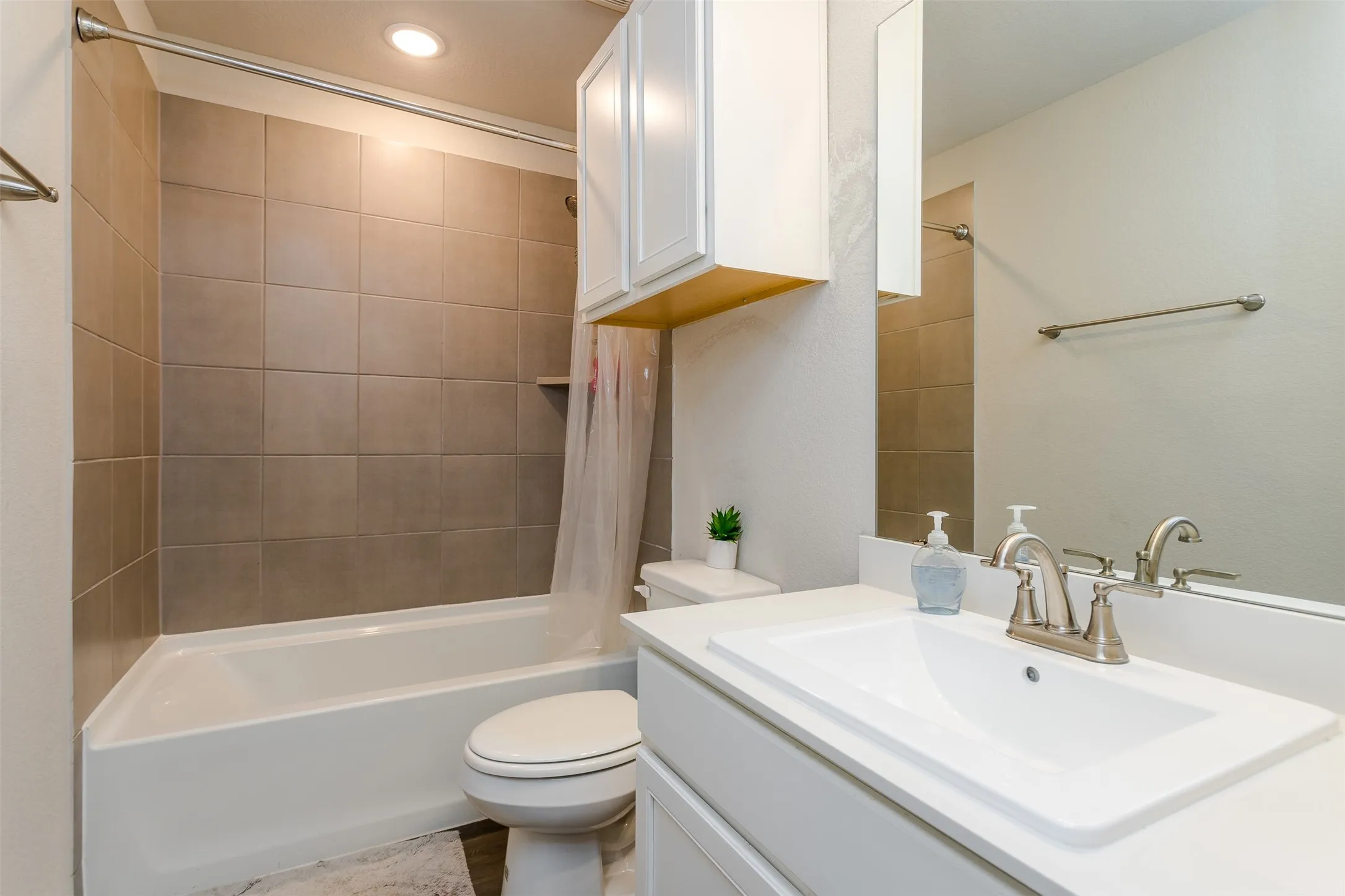 Townhouse For Rent in Denton County , 1270 Alamo Drive, Lewisville, Texas 75077, 3 Bedroom, 3 Bathroom, 2 Garage spaces, 1,750 Sqft, built in 2022, mls#21387775, Real Estate Agent in Lewisville, Homes For Rent in Denton county, Homes For Rent in Lewisville, Realtor in Lewisville Texas, Real Estate Brokerage Independent Realty Texas, Luminita Cordes Realtor