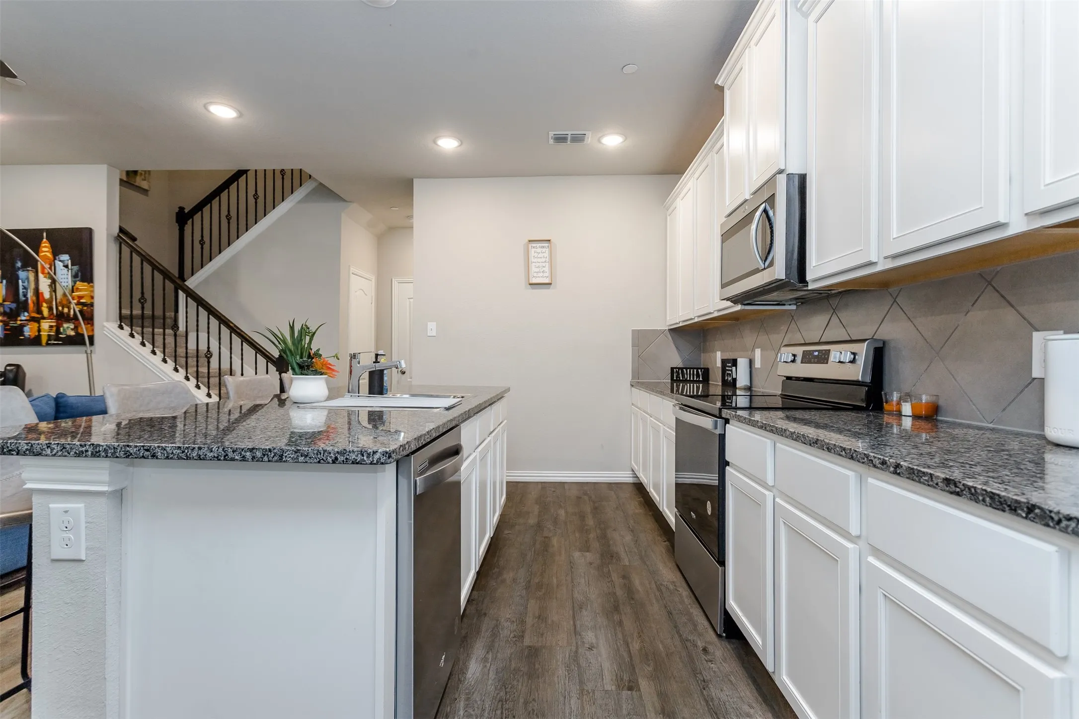 Townhouse For Rent in Denton County , 1270 Alamo Drive, Lewisville, Texas 75077, 3 Bedroom, 3 Bathroom, 2 Garage spaces, 1,750 Sqft, built in 2022, mls#21387775, Real Estate Agent in Lewisville, Homes For Rent in Denton county, Homes For Rent in Lewisville, Realtor in Lewisville Texas, Real Estate Brokerage Independent Realty Texas, Luminita Cordes Realtor