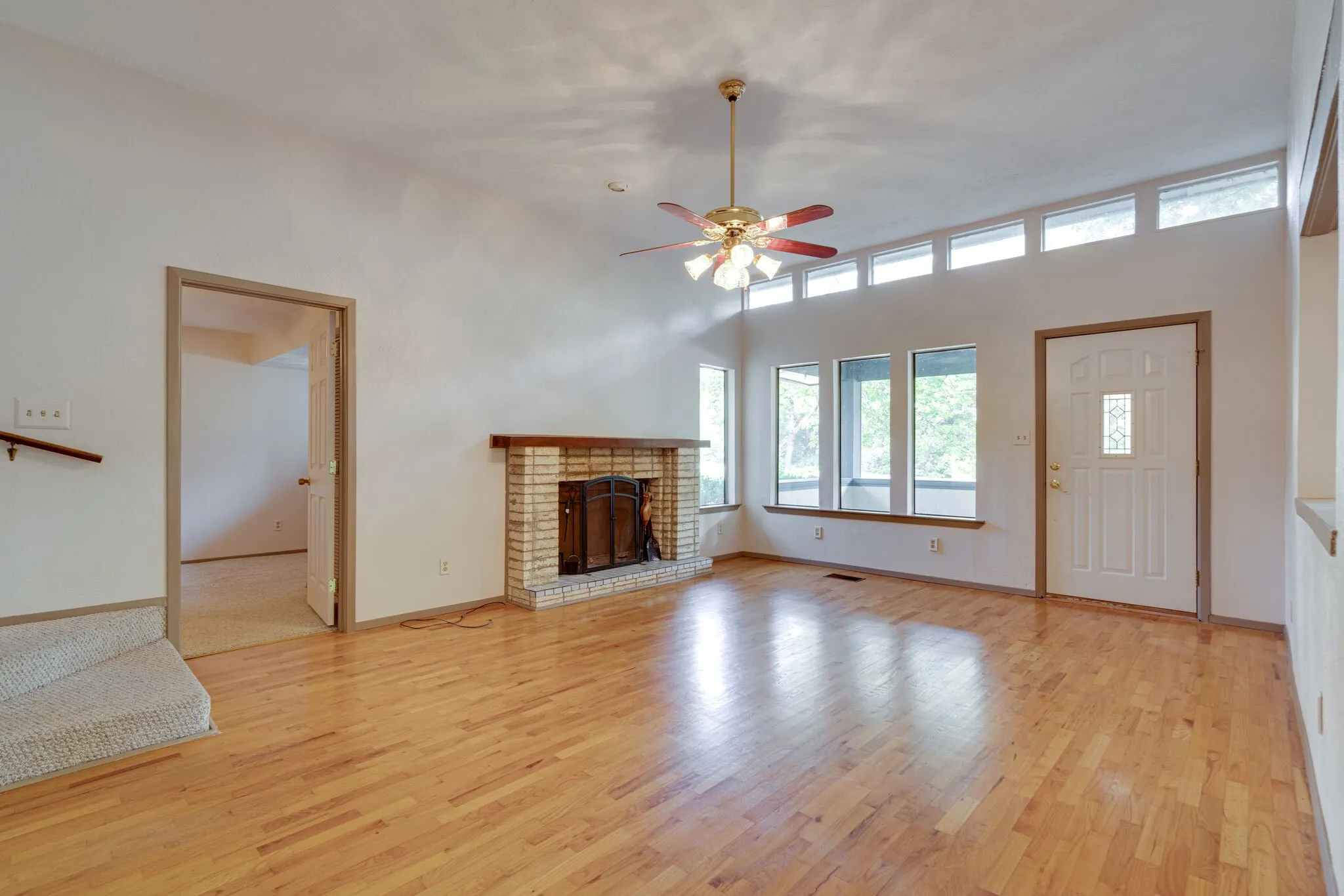 Single Family Residence For Rent in Tarrant County , 1301 Dublin Street, Grapevine, Texas 76051, 4 Bedroom, 3 Bathroom, 2 Garage spaces, 2,300 Sqft, built in 1985, mls#21383834, Real Estate Agent in Grapevine, Homes For Rent in Tarrant county, Homes For Rent in Grapevine, Realtor in Grapevine Texas, Real Estate Brokerage Independent Realty Texas, Luminita Cordes Realtor