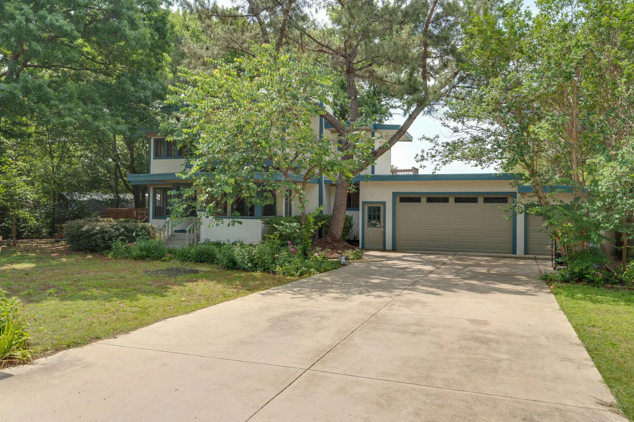 Single Family Residence For Rent in Tarrant County , 1301 Dublin Street, Grapevine, Texas 76051, 4 Bedroom, 3 Bathroom, 2 Garage spaces, 2,300 Sqft, built in 1985, mls#21383834, Real Estate Agent in Grapevine, Homes For Rent in Tarrant county, Homes For Rent in Grapevine, Realtor in Grapevine Texas, Real Estate Brokerage Independent Realty Texas, Luminita Cordes Realtor