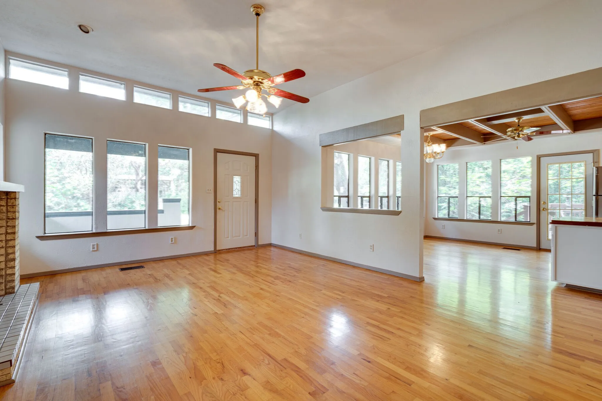 Single Family Residence For Rent in Tarrant County , 1301 Dublin Street, Grapevine, Texas 76051, 4 Bedroom, 3 Bathroom, 2 Garage spaces, 2,300 Sqft, built in 1985, mls#21383834, Real Estate Agent in Grapevine, Homes For Rent in Tarrant county, Homes For Rent in Grapevine, Realtor in Grapevine Texas, Real Estate Brokerage Independent Realty Texas, Luminita Cordes Realtor