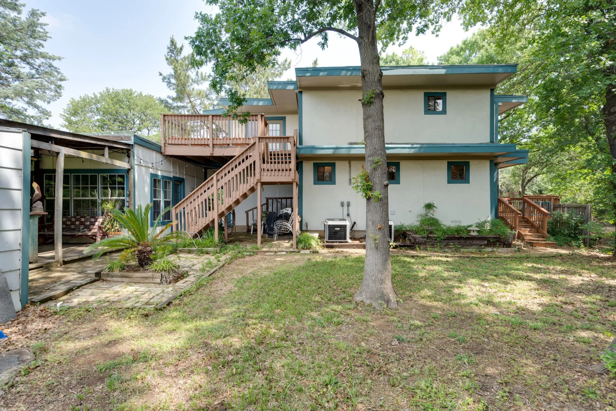 Single Family Residence For Rent in Tarrant County , 1301 Dublin Street, Grapevine, Texas 76051, 4 Bedroom, 3 Bathroom, 2 Garage spaces, 2,300 Sqft, built in 1985, mls#21383834, Real Estate Agent in Grapevine, Homes For Rent in Tarrant county, Homes For Rent in Grapevine, Realtor in Grapevine Texas, Real Estate Brokerage Independent Realty Texas, Luminita Cordes Realtor