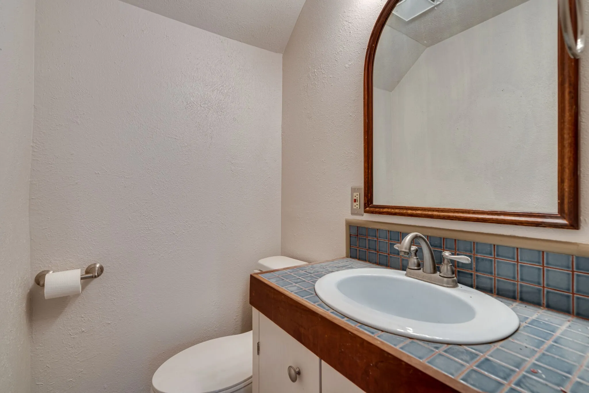 Single Family Residence For Rent in Tarrant County , 1301 Dublin Street, Grapevine, Texas 76051, 4 Bedroom, 3 Bathroom, 2 Garage spaces, 2,300 Sqft, built in 1985, mls#21383834, Real Estate Agent in Grapevine, Homes For Rent in Tarrant county, Homes For Rent in Grapevine, Realtor in Grapevine Texas, Real Estate Brokerage Independent Realty Texas, Luminita Cordes Realtor