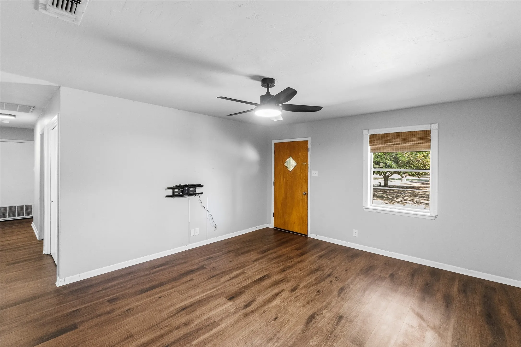 Single Family Residence For Sale in Hopkins County , 170 County Road 1211, Sulphur Springs, Texas 75482, 4 Bedroom, 3 Bathroom, Garage spaces, 1,688 Sqft, built in 1973, mls#21385850, Real Estate Agent in Sulphur Springs, Homes For Sale in Hopkins county, Homes For Sale in Sulphur Springs, Realtor in Sulphur Springs Texas, Real Estate Brokerage Independent Realty Texas, Luminita Cordes Realtor