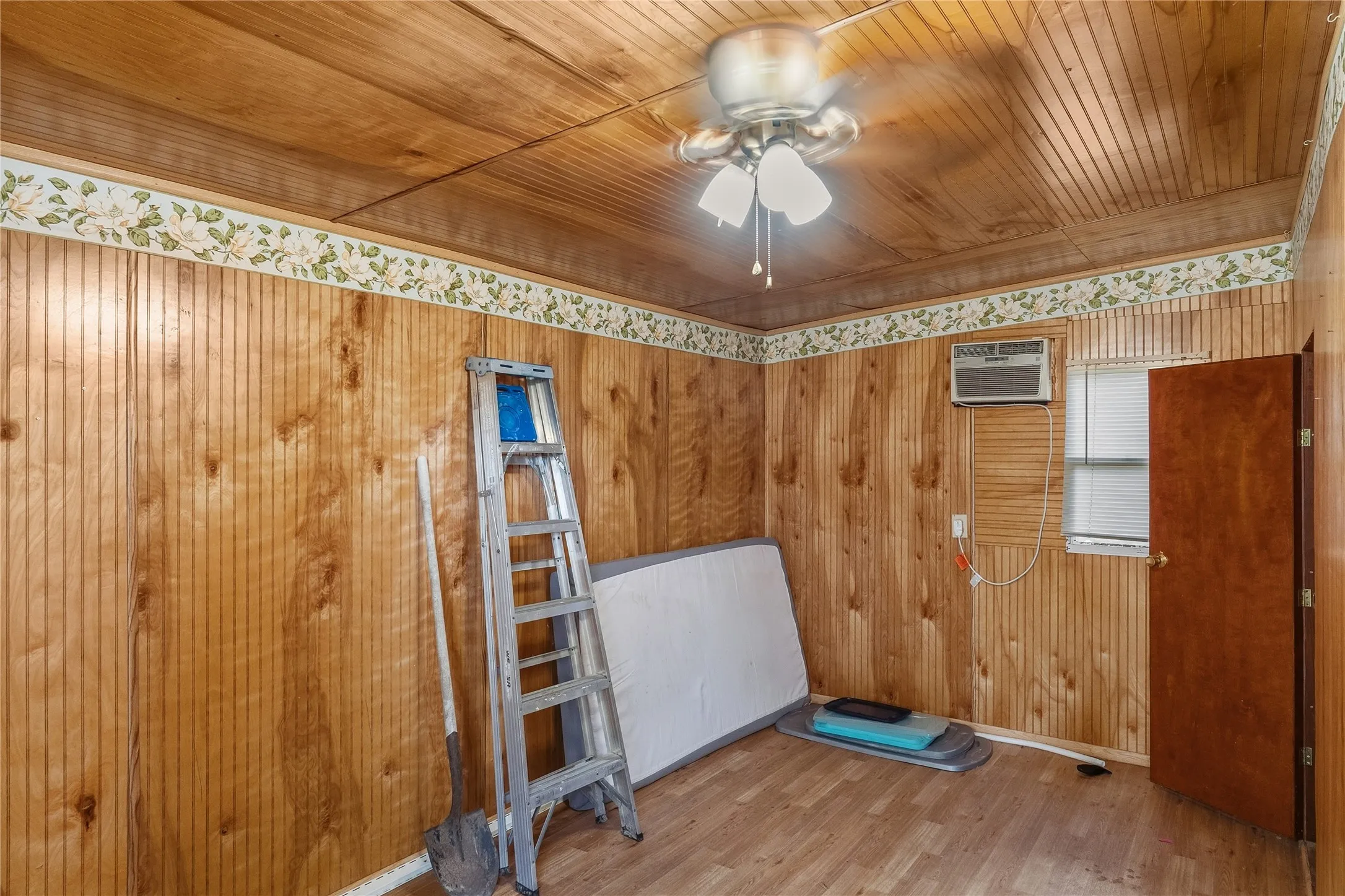 Single Family Residence For Sale in Hopkins County , 170 County Road 1211, Sulphur Springs, Texas 75482, 4 Bedroom, 3 Bathroom, Garage spaces, 1,688 Sqft, built in 1973, mls#21385850, Real Estate Agent in Sulphur Springs, Homes For Sale in Hopkins county, Homes For Sale in Sulphur Springs, Realtor in Sulphur Springs Texas, Real Estate Brokerage Independent Realty Texas, Luminita Cordes Realtor