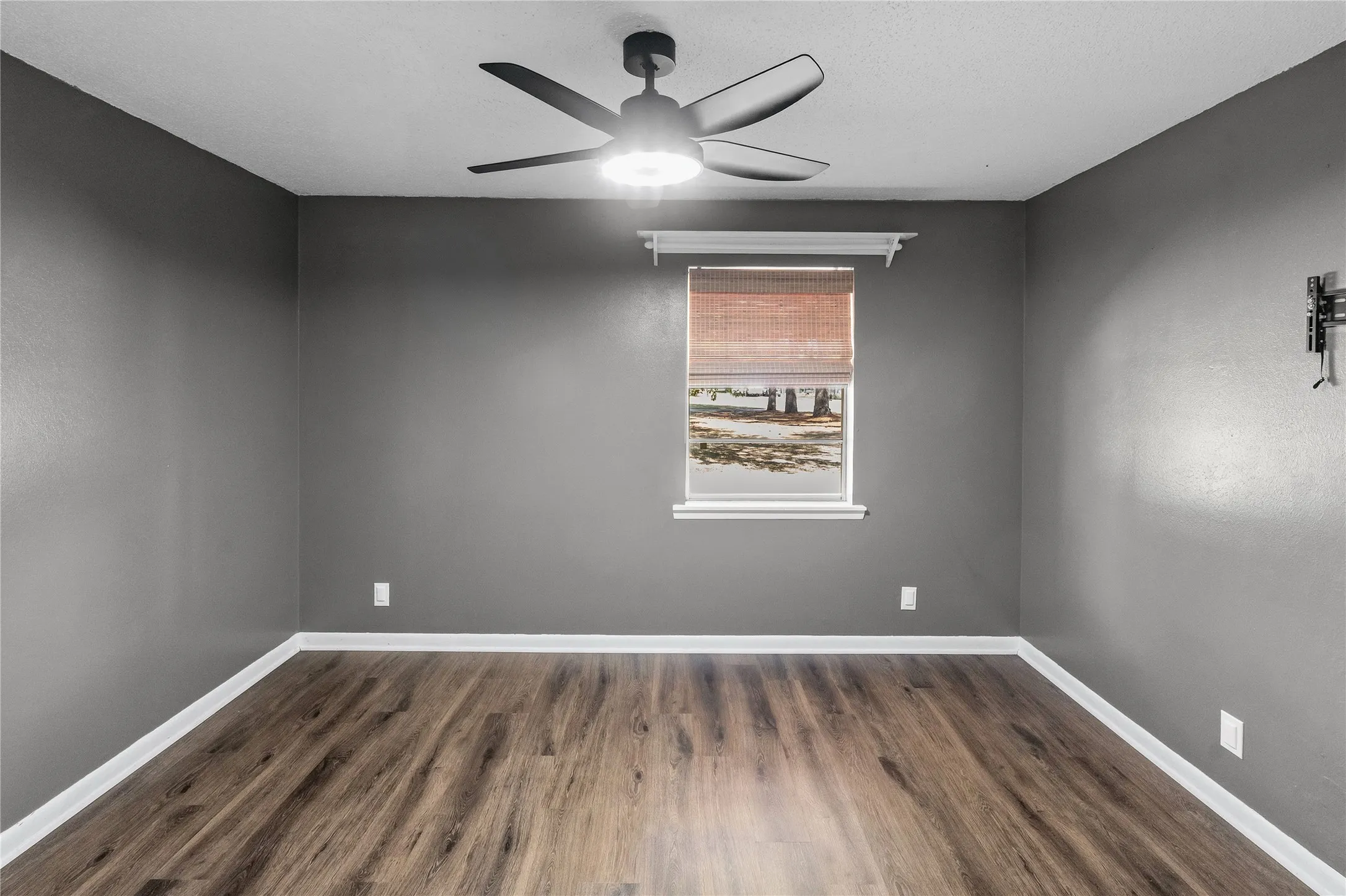 Single Family Residence For Sale in Hopkins County , 170 County Road 1211, Sulphur Springs, Texas 75482, 4 Bedroom, 3 Bathroom, Garage spaces, 1,688 Sqft, built in 1973, mls#21385850, Real Estate Agent in Sulphur Springs, Homes For Sale in Hopkins county, Homes For Sale in Sulphur Springs, Realtor in Sulphur Springs Texas, Real Estate Brokerage Independent Realty Texas, Luminita Cordes Realtor