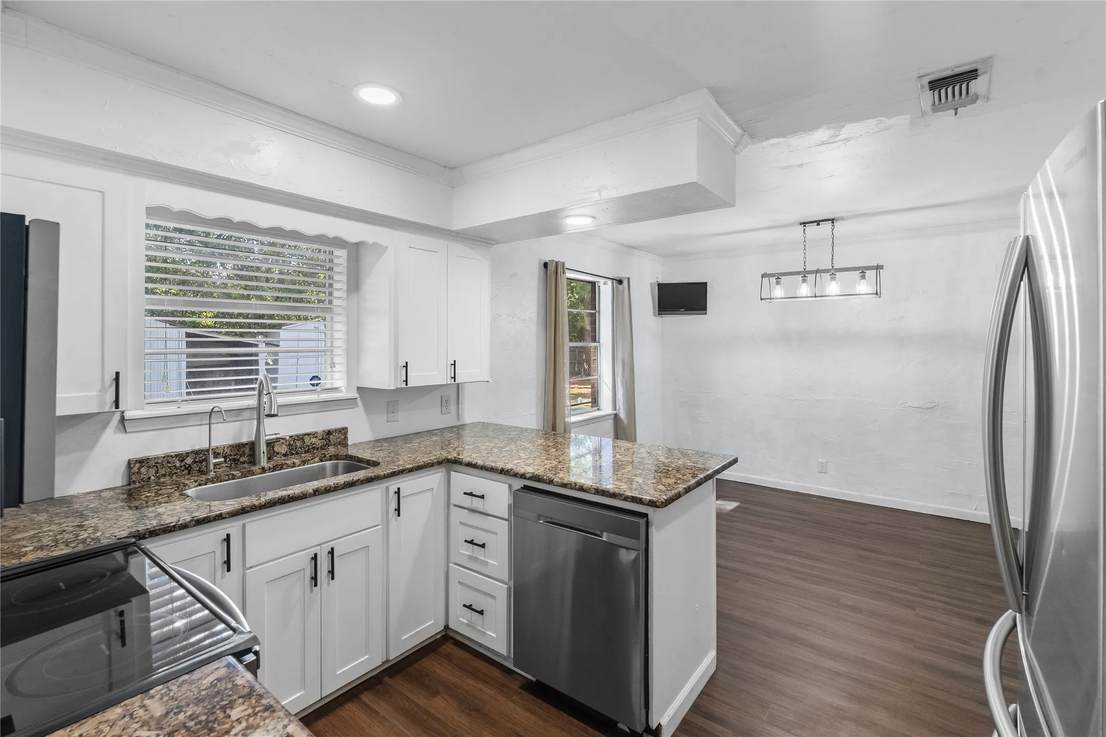 Single Family Residence For Sale in Hopkins County , 170 County Road 1211, Sulphur Springs, Texas 75482, 4 Bedroom, 3 Bathroom, Garage spaces, 1,688 Sqft, built in 1973, mls#21385850, Real Estate Agent in Sulphur Springs, Homes For Sale in Hopkins county, Homes For Sale in Sulphur Springs, Realtor in Sulphur Springs Texas, Real Estate Brokerage Independent Realty Texas, Luminita Cordes Realtor