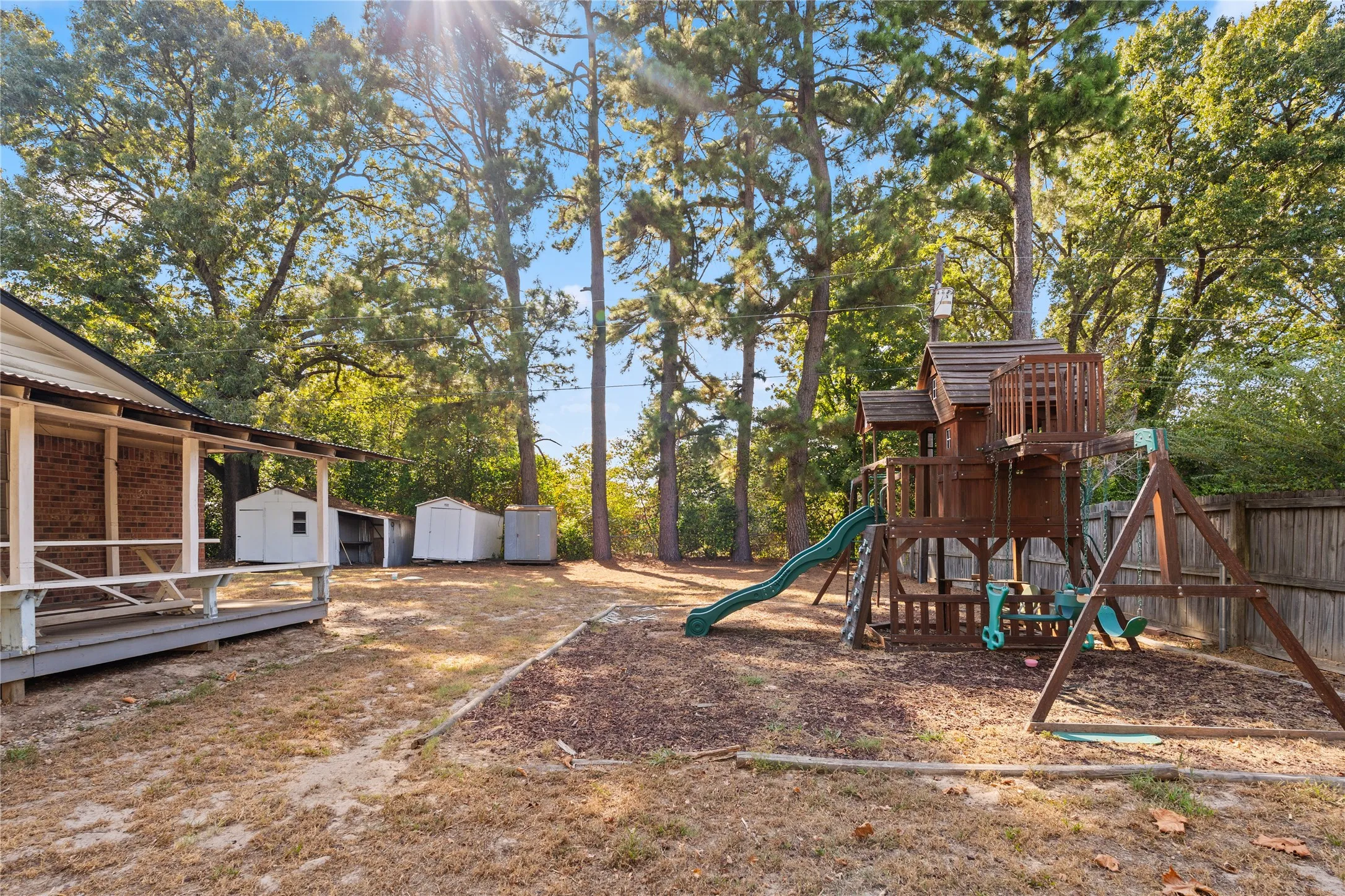 Single Family Residence For Sale in Hopkins County , 170 County Road 1211, Sulphur Springs, Texas 75482, 4 Bedroom, 3 Bathroom, Garage spaces, 1,688 Sqft, built in 1973, mls#21385850, Real Estate Agent in Sulphur Springs, Homes For Sale in Hopkins county, Homes For Sale in Sulphur Springs, Realtor in Sulphur Springs Texas, Real Estate Brokerage Independent Realty Texas, Luminita Cordes Realtor
