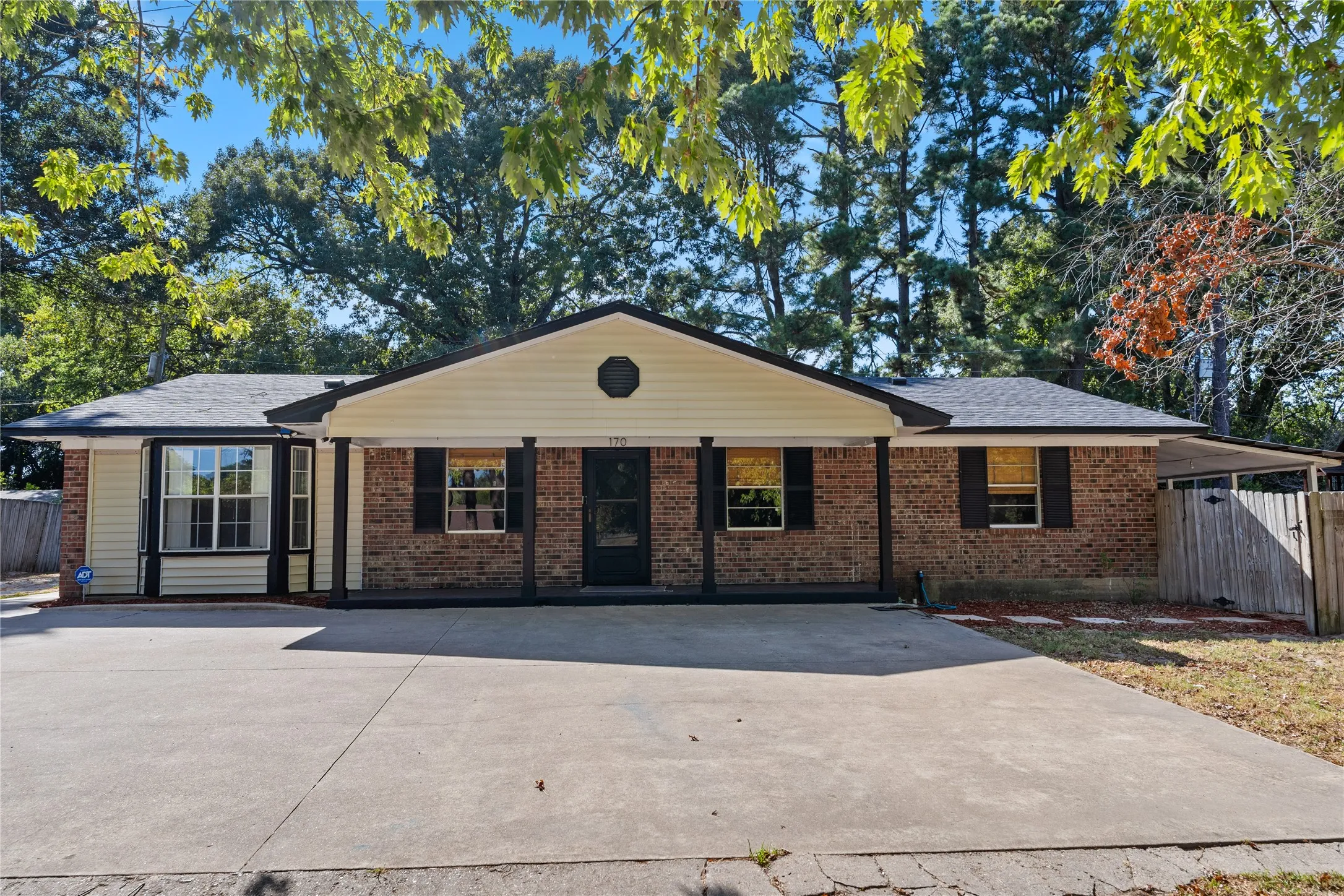 Single Family Residence For Sale in Hopkins County , 170 County Road 1211, Sulphur Springs, Texas 75482, 4 Bedroom, 3 Bathroom, Garage spaces, 1,688 Sqft, built in 1973, mls#21385850, Real Estate Agent in Sulphur Springs, Homes For Sale in Hopkins county, Homes For Sale in Sulphur Springs, Realtor in Sulphur Springs Texas, Real Estate Brokerage Independent Realty Texas, Luminita Cordes Realtor