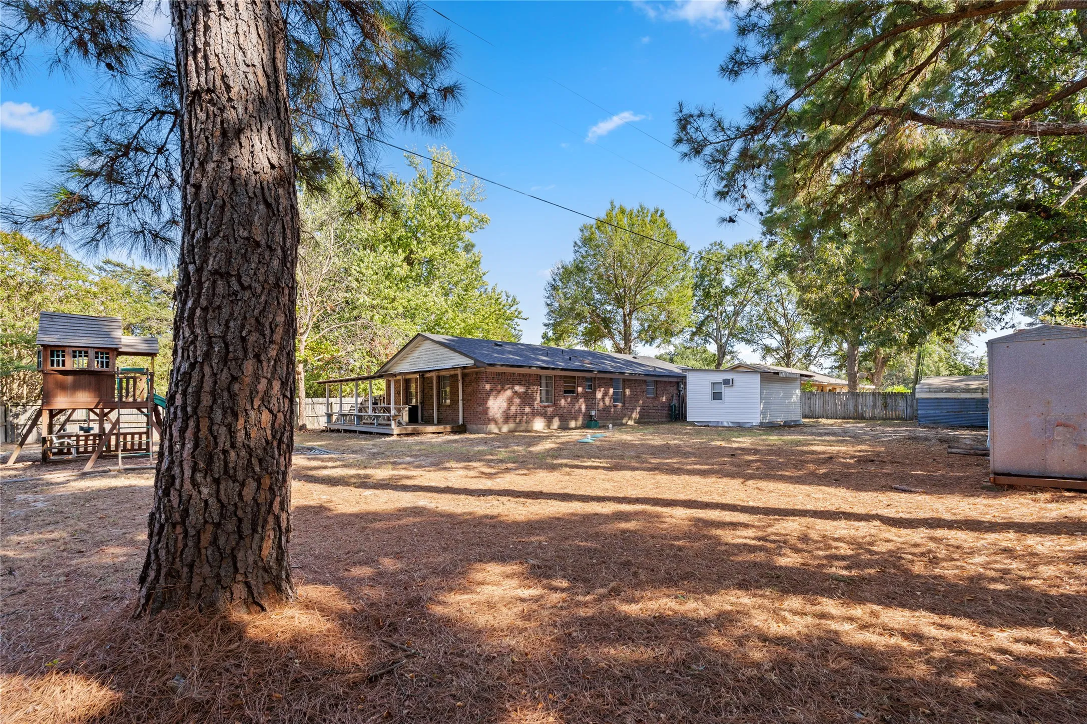 Single Family Residence For Sale in Hopkins County , 170 County Road 1211, Sulphur Springs, Texas 75482, 4 Bedroom, 3 Bathroom, Garage spaces, 1,688 Sqft, built in 1973, mls#21385850, Real Estate Agent in Sulphur Springs, Homes For Sale in Hopkins county, Homes For Sale in Sulphur Springs, Realtor in Sulphur Springs Texas, Real Estate Brokerage Independent Realty Texas, Luminita Cordes Realtor