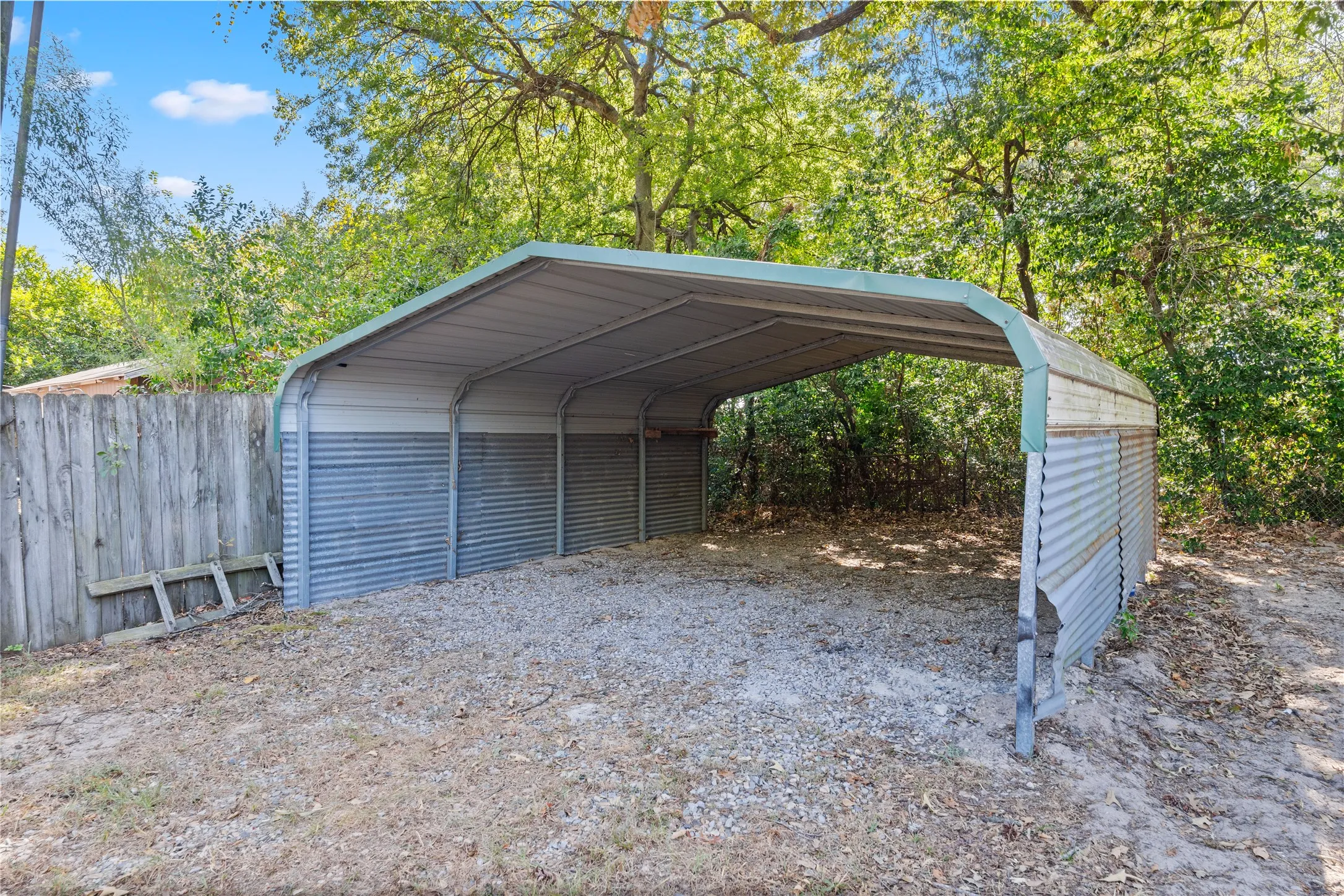Single Family Residence For Sale in Hopkins County , 170 County Road 1211, Sulphur Springs, Texas 75482, 4 Bedroom, 3 Bathroom, Garage spaces, 1,688 Sqft, built in 1973, mls#21385850, Real Estate Agent in Sulphur Springs, Homes For Sale in Hopkins county, Homes For Sale in Sulphur Springs, Realtor in Sulphur Springs Texas, Real Estate Brokerage Independent Realty Texas, Luminita Cordes Realtor