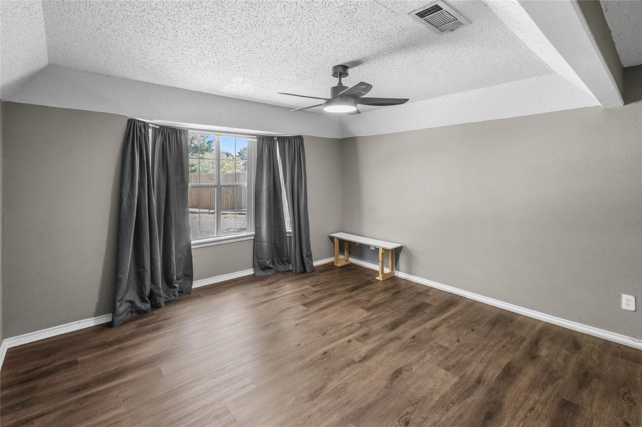 Single Family Residence For Sale in Hopkins County , 170 County Road 1211, Sulphur Springs, Texas 75482, 4 Bedroom, 3 Bathroom, Garage spaces, 1,688 Sqft, built in 1973, mls#21385850, Real Estate Agent in Sulphur Springs, Homes For Sale in Hopkins county, Homes For Sale in Sulphur Springs, Realtor in Sulphur Springs Texas, Real Estate Brokerage Independent Realty Texas, Luminita Cordes Realtor