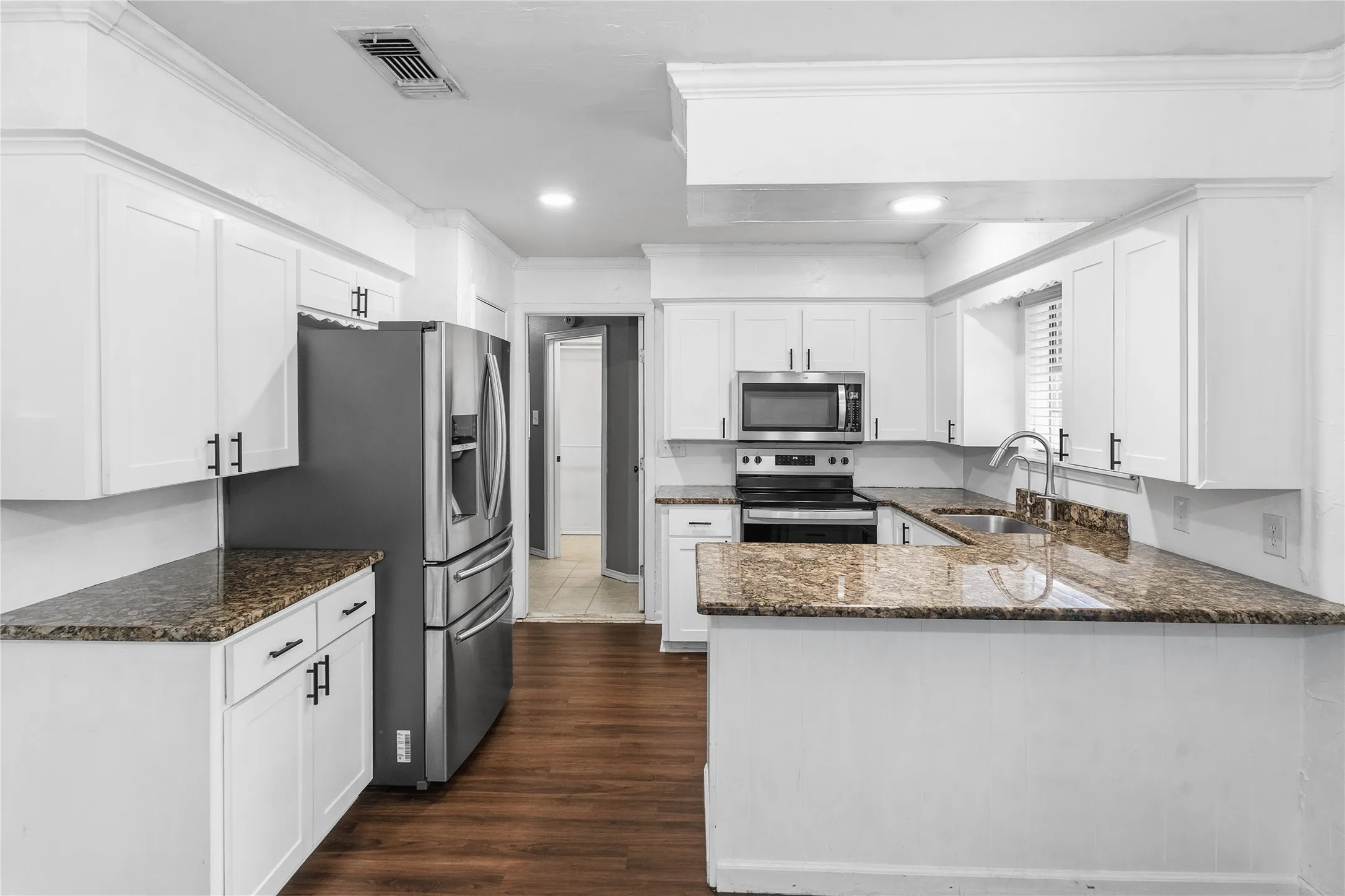 Single Family Residence For Sale in Hopkins County , 170 County Road 1211, Sulphur Springs, Texas 75482, 4 Bedroom, 3 Bathroom, Garage spaces, 1,688 Sqft, built in 1973, mls#21385850, Real Estate Agent in Sulphur Springs, Homes For Sale in Hopkins county, Homes For Sale in Sulphur Springs, Realtor in Sulphur Springs Texas, Real Estate Brokerage Independent Realty Texas, Luminita Cordes Realtor