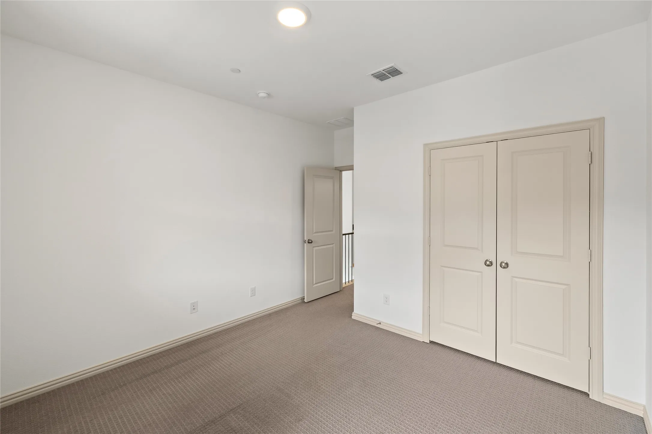 Secondary​​‌​​​​‌​​‌‌​‌‌​​​‌‌​‌​‌​‌​​​‌​​ Bedroom