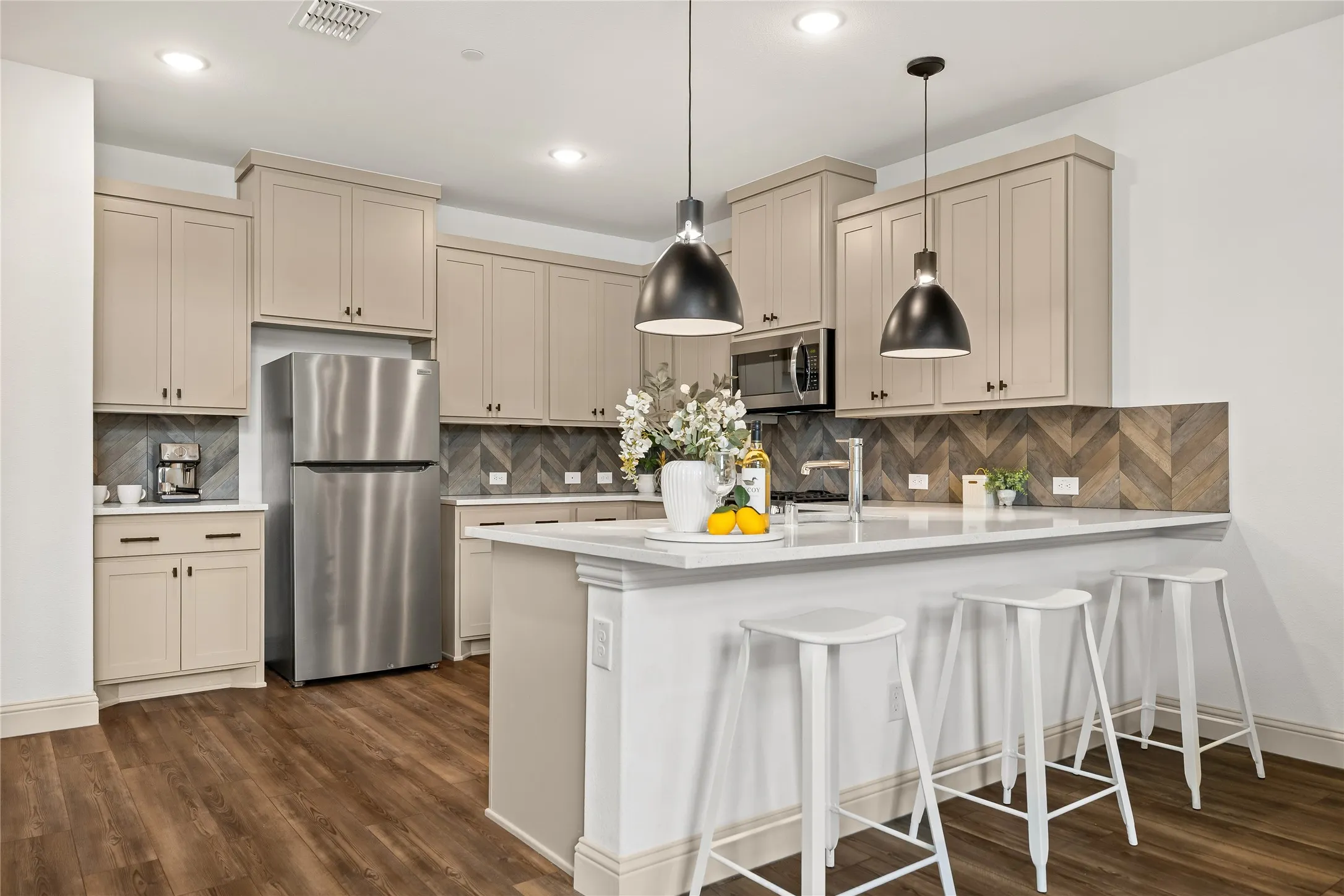 Townhouse For Sale in Denton County , 3681 Dutchess Drive, Frisco, Texas 75034, 2 Bedroom, 3 Bathroom, 2 Garage spaces, 1,850 Sqft, built in 2021, mls#21387460, Real Estate Agent in Frisco, Homes For Sale in Denton county, Homes For Sale in Frisco, Realtor in Frisco Texas, Real Estate Brokerage Independent Realty Texas, Luminita Cordes Realtor