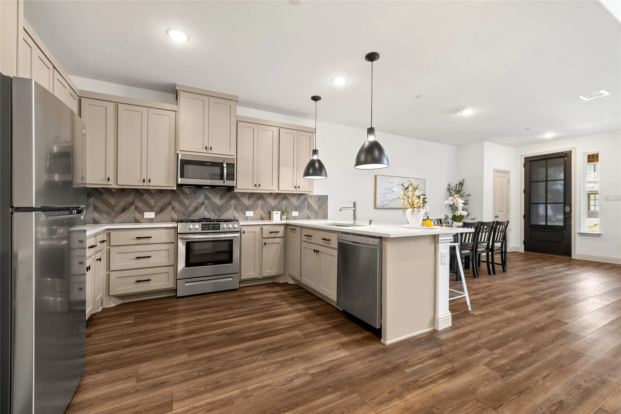 Townhouse For Sale in Denton County , 3681 Dutchess Drive, Frisco, Texas 75034, 2 Bedroom, 3 Bathroom, 2 Garage spaces, 1,850 Sqft, built in 2021, mls#21387460, Real Estate Agent in Frisco, Homes For Sale in Denton county, Homes For Sale in Frisco, Realtor in Frisco Texas, Real Estate Brokerage Independent Realty Texas, Luminita Cordes Realtor