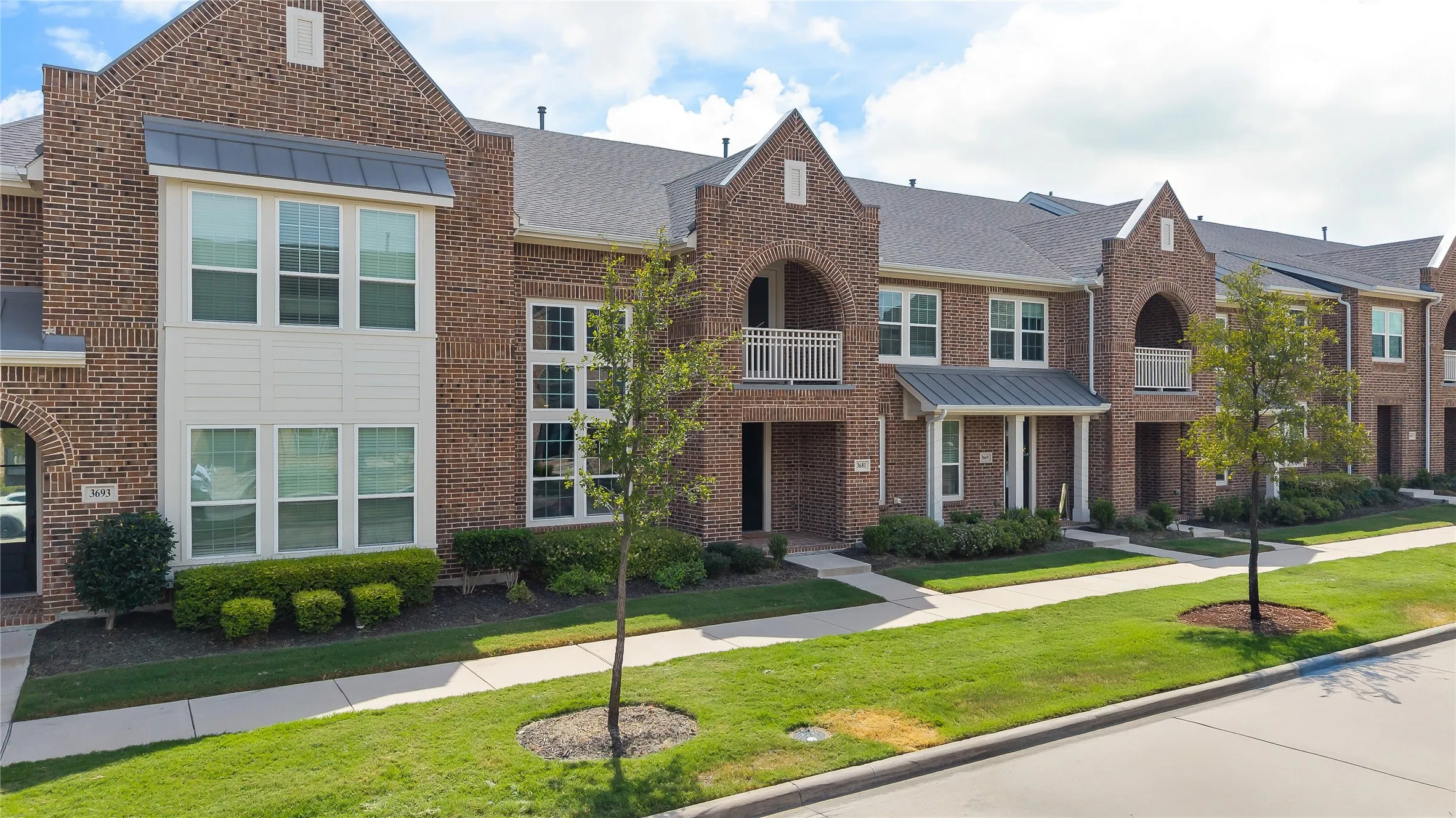 Townhouse For Sale in Denton County , 3681 Dutchess Drive, Frisco, Texas 75034, 2 Bedroom, 3 Bathroom, 2 Garage spaces, 1,850 Sqft, built in 2021, mls#21387460, Real Estate Agent in Frisco, Homes For Sale in Denton county, Homes For Sale in Frisco, Realtor in Frisco Texas, Real Estate Brokerage Independent Realty Texas, Luminita Cordes Realtor