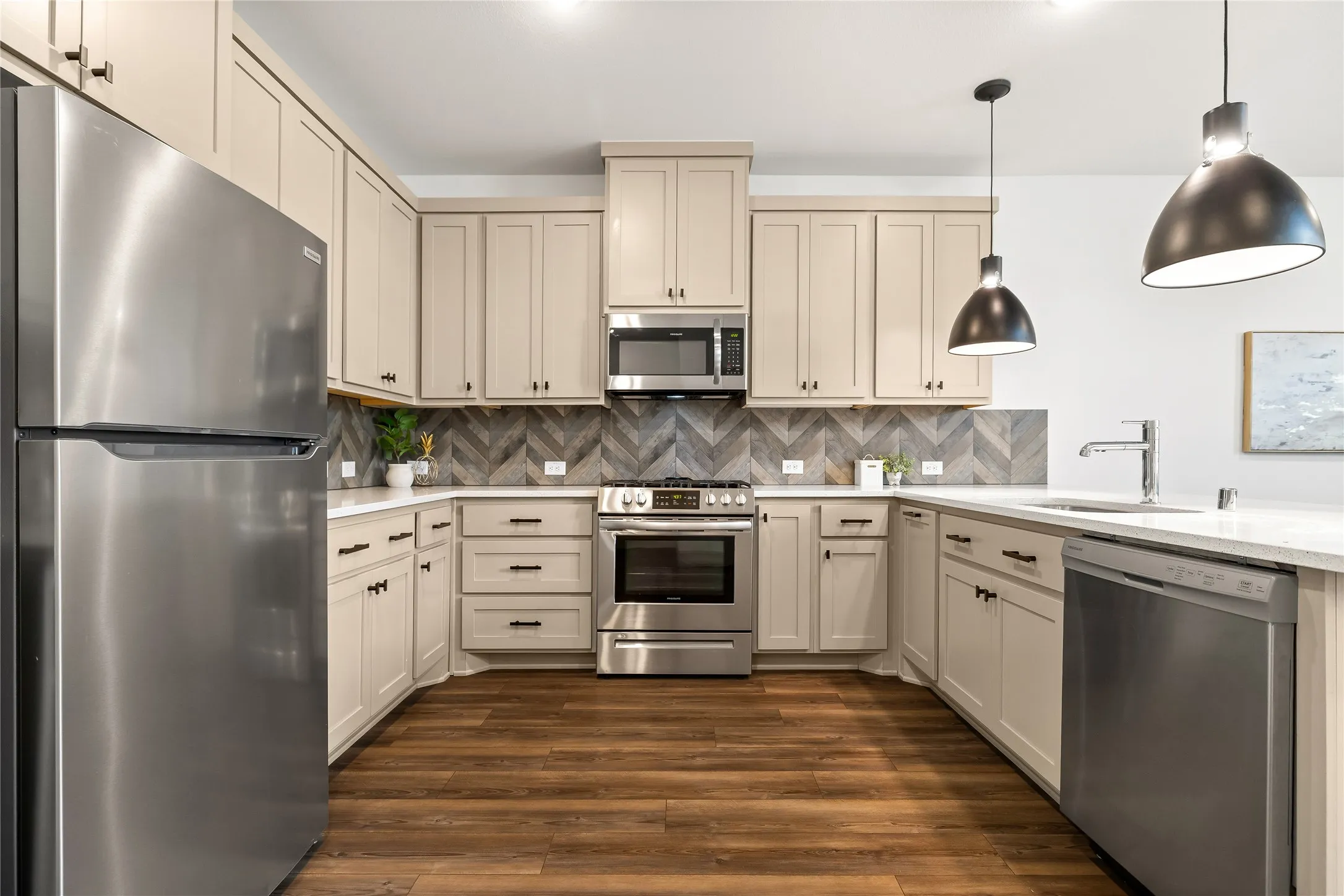 Townhouse For Sale in Denton County , 3681 Dutchess Drive, Frisco, Texas 75034, 2 Bedroom, 3 Bathroom, 2 Garage spaces, 1,850 Sqft, built in 2021, mls#21387460, Real Estate Agent in Frisco, Homes For Sale in Denton county, Homes For Sale in Frisco, Realtor in Frisco Texas, Real Estate Brokerage Independent Realty Texas, Luminita Cordes Realtor