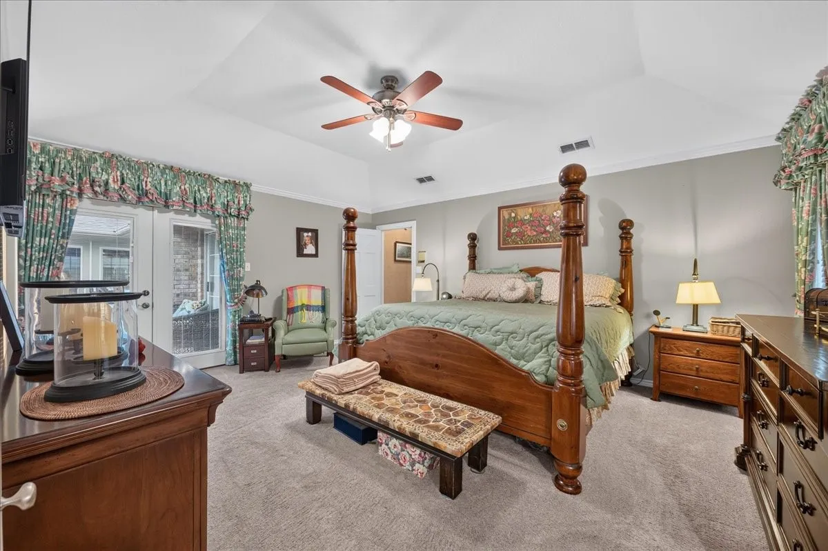 Single Family Residence For Sale in Wood County , 405 Elaine Street, Quitman, Texas 75783, 3 Bedroom, 3 Bathroom, 2 Garage spaces, 2,581 Sqft, built in 1985, mls#21387707, Real Estate Agent in Quitman, Homes For Sale in Wood county, Homes For Sale in Quitman, Realtor in Quitman Texas, Real Estate Brokerage Independent Realty Texas, Luminita Cordes Realtor