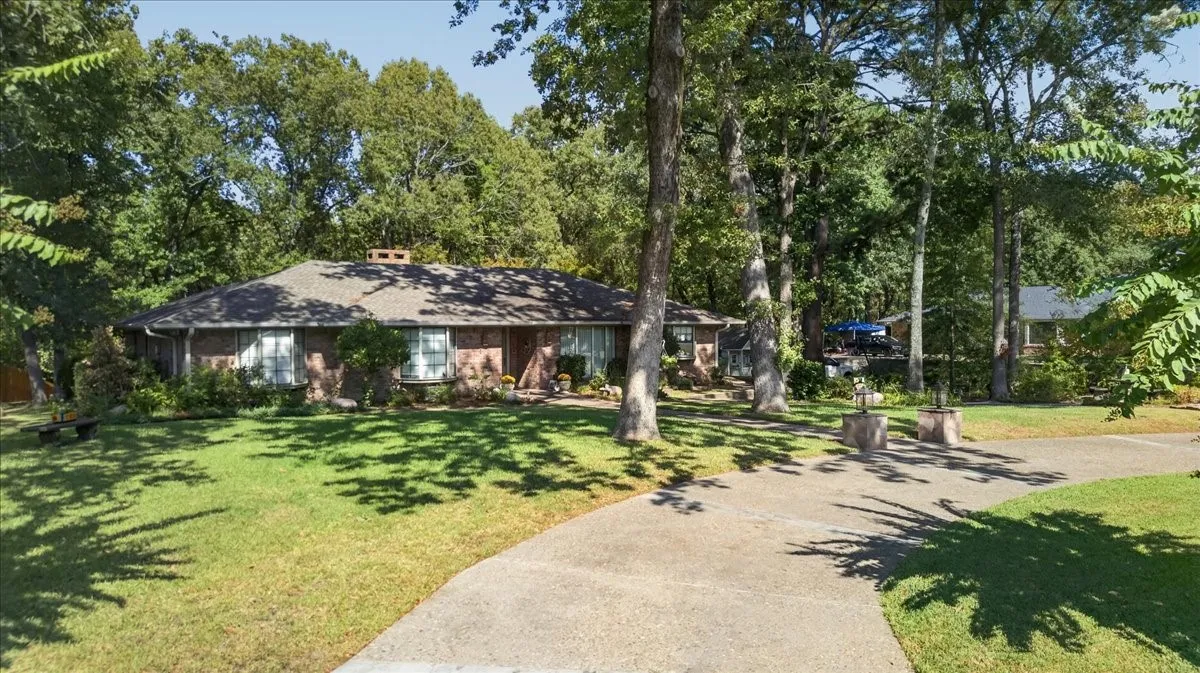 Single Family Residence For Sale in Wood County , 405 Elaine Street, Quitman, Texas 75783, 3 Bedroom, 3 Bathroom, 2 Garage spaces, 2,581 Sqft, built in 1985, mls#21387707, Real Estate Agent in Quitman, Homes For Sale in Wood county, Homes For Sale in Quitman, Realtor in Quitman Texas, Real Estate Brokerage Independent Realty Texas, Luminita Cordes Realtor