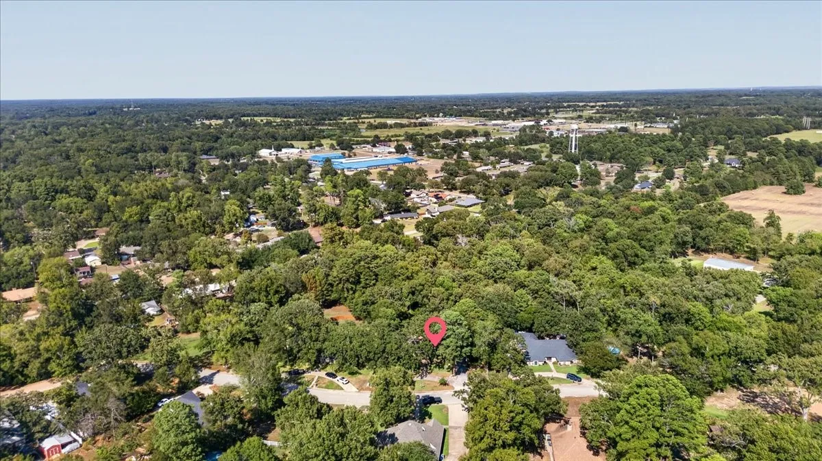 Single Family Residence For Sale in Wood County , 405 Elaine Street, Quitman, Texas 75783, 3 Bedroom, 3 Bathroom, 2 Garage spaces, 2,581 Sqft, built in 1985, mls#21387707, Real Estate Agent in Quitman, Homes For Sale in Wood county, Homes For Sale in Quitman, Realtor in Quitman Texas, Real Estate Brokerage Independent Realty Texas, Luminita Cordes Realtor