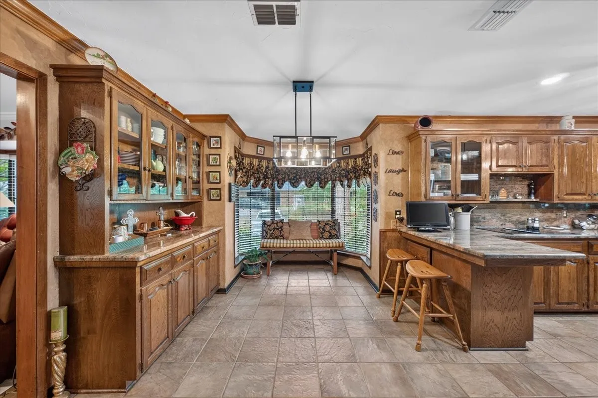 Single Family Residence For Sale in Wood County , 405 Elaine Street, Quitman, Texas 75783, 3 Bedroom, 3 Bathroom, 2 Garage spaces, 2,581 Sqft, built in 1985, mls#21387707, Real Estate Agent in Quitman, Homes For Sale in Wood county, Homes For Sale in Quitman, Realtor in Quitman Texas, Real Estate Brokerage Independent Realty Texas, Luminita Cordes Realtor