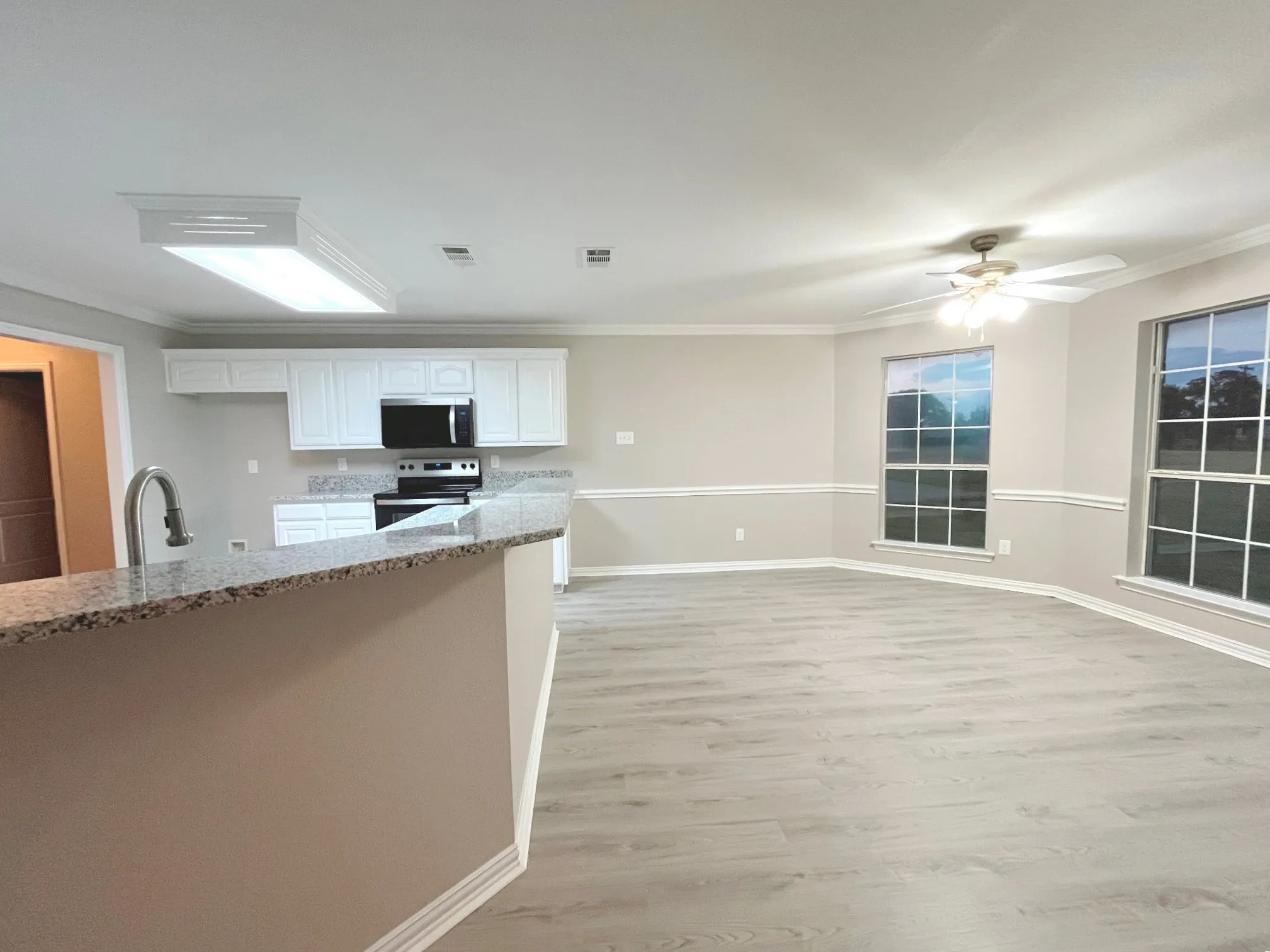Single Family Residence For Sale in Kaufman County , 1085 E Alamosa Drive, Talty, Texas 75160, 5 Bedroom, 3 Bathroom, 2 Garage spaces, 2,288 Sqft, built in 2002, mls#21387776, Real Estate Agent in Talty, Homes For Sale in Kaufman county, Homes For Sale in Talty, Realtor in Talty Texas, Real Estate Brokerage Independent Realty Texas, Luminita Cordes Realtor