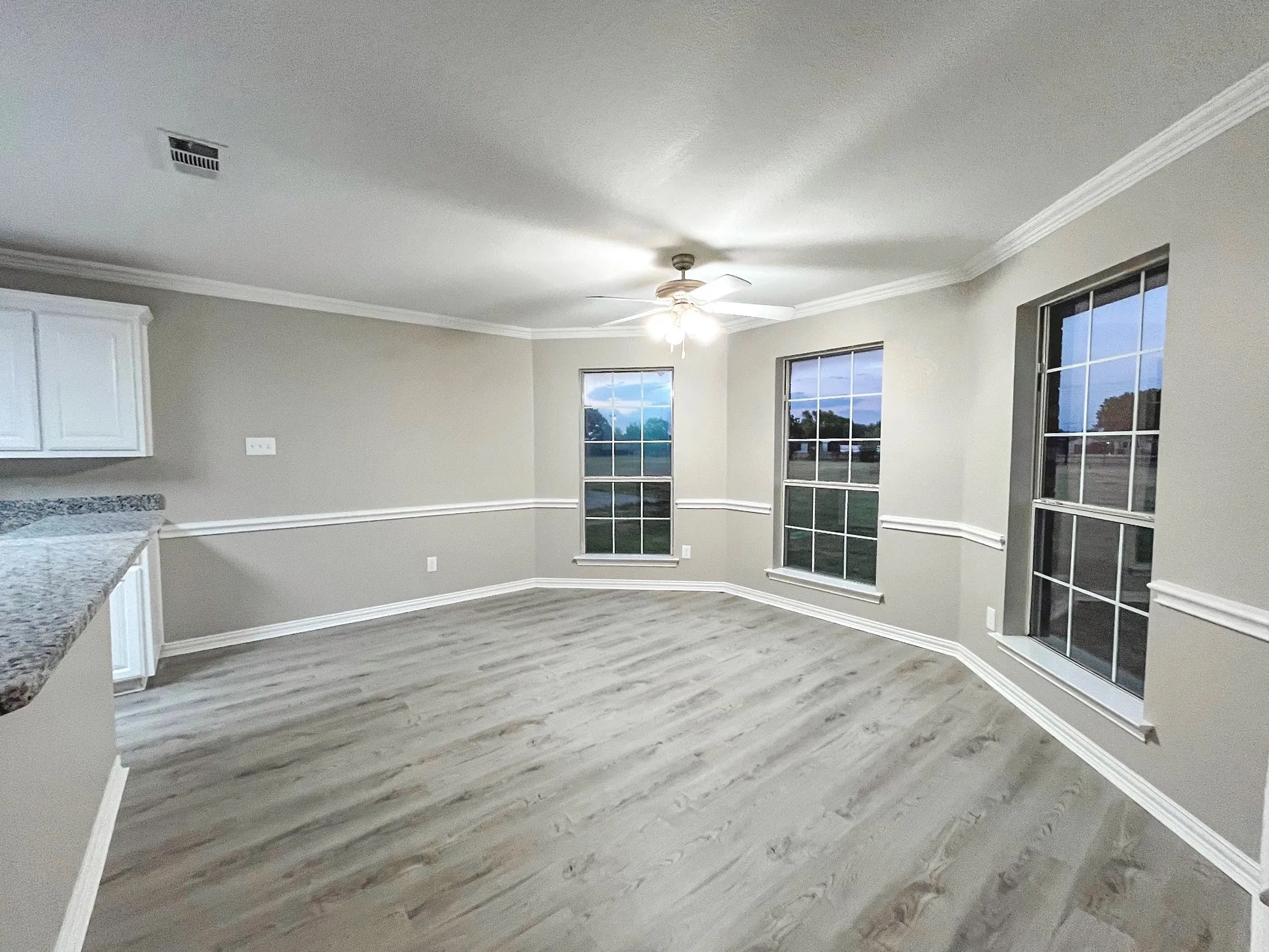 Single Family Residence For Sale in Kaufman County , 1085 E Alamosa Drive, Talty, Texas 75160, 5 Bedroom, 3 Bathroom, 2 Garage spaces, 2,288 Sqft, built in 2002, mls#21387776, Real Estate Agent in Talty, Homes For Sale in Kaufman county, Homes For Sale in Talty, Realtor in Talty Texas, Real Estate Brokerage Independent Realty Texas, Luminita Cordes Realtor