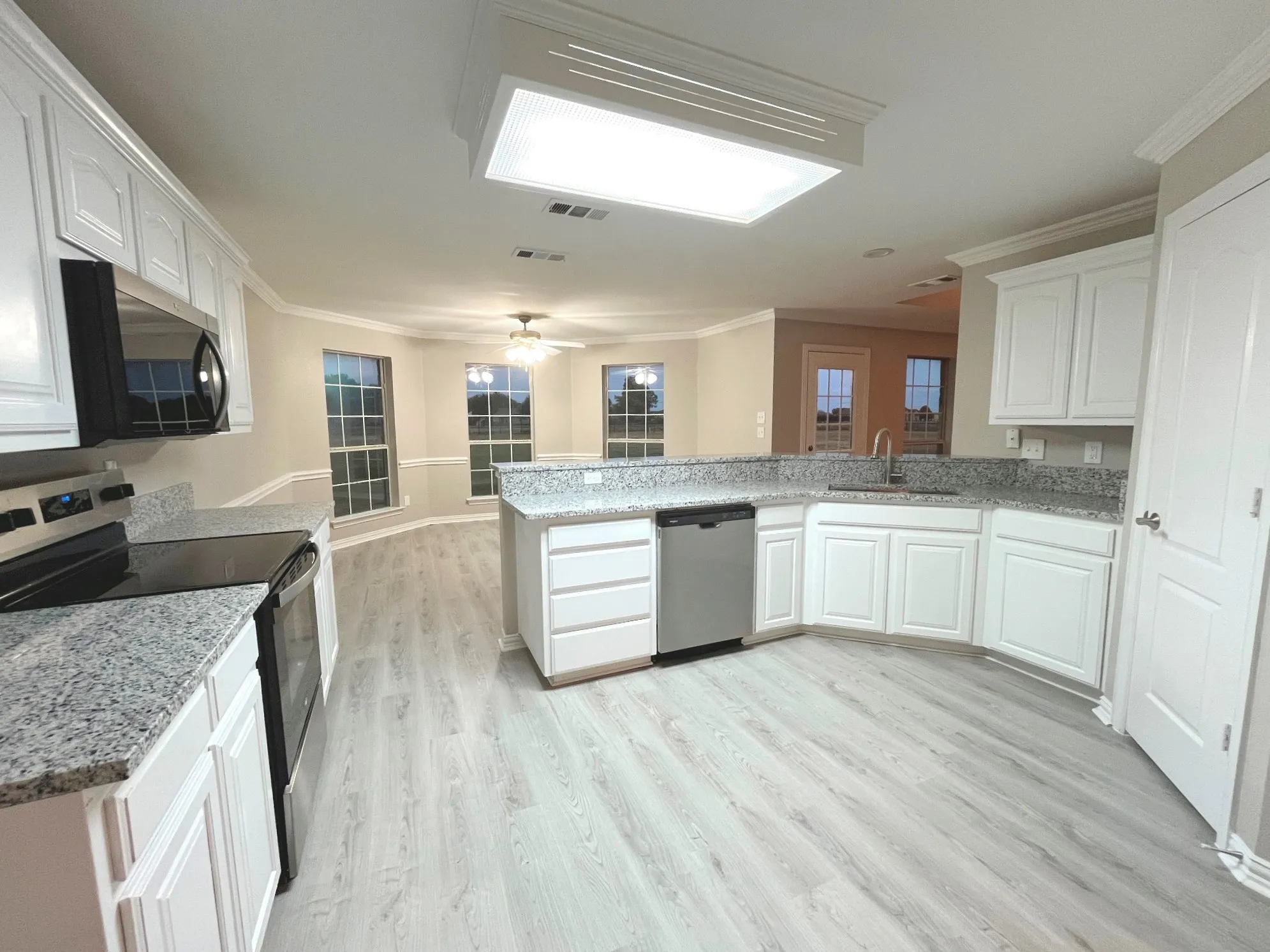Single Family Residence For Sale in Kaufman County , 1085 E Alamosa Drive, Talty, Texas 75160, 5 Bedroom, 3 Bathroom, 2 Garage spaces, 2,288 Sqft, built in 2002, mls#21387776, Real Estate Agent in Talty, Homes For Sale in Kaufman county, Homes For Sale in Talty, Realtor in Talty Texas, Real Estate Brokerage Independent Realty Texas, Luminita Cordes Realtor