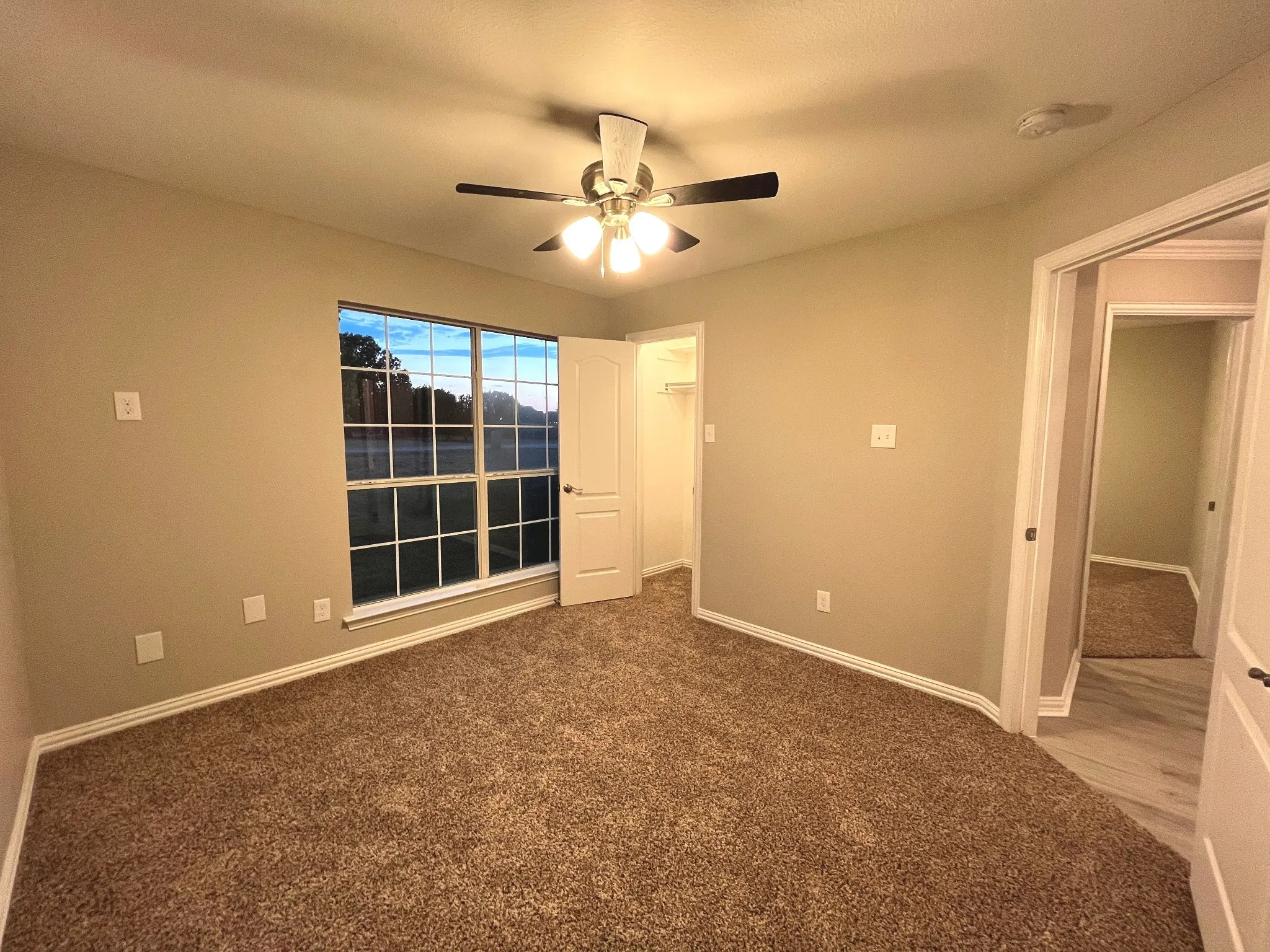 Single Family Residence For Sale in Kaufman County , 1085 E Alamosa Drive, Talty, Texas 75160, 5 Bedroom, 3 Bathroom, 2 Garage spaces, 2,288 Sqft, built in 2002, mls#21387776, Real Estate Agent in Talty, Homes For Sale in Kaufman county, Homes For Sale in Talty, Realtor in Talty Texas, Real Estate Brokerage Independent Realty Texas, Luminita Cordes Realtor