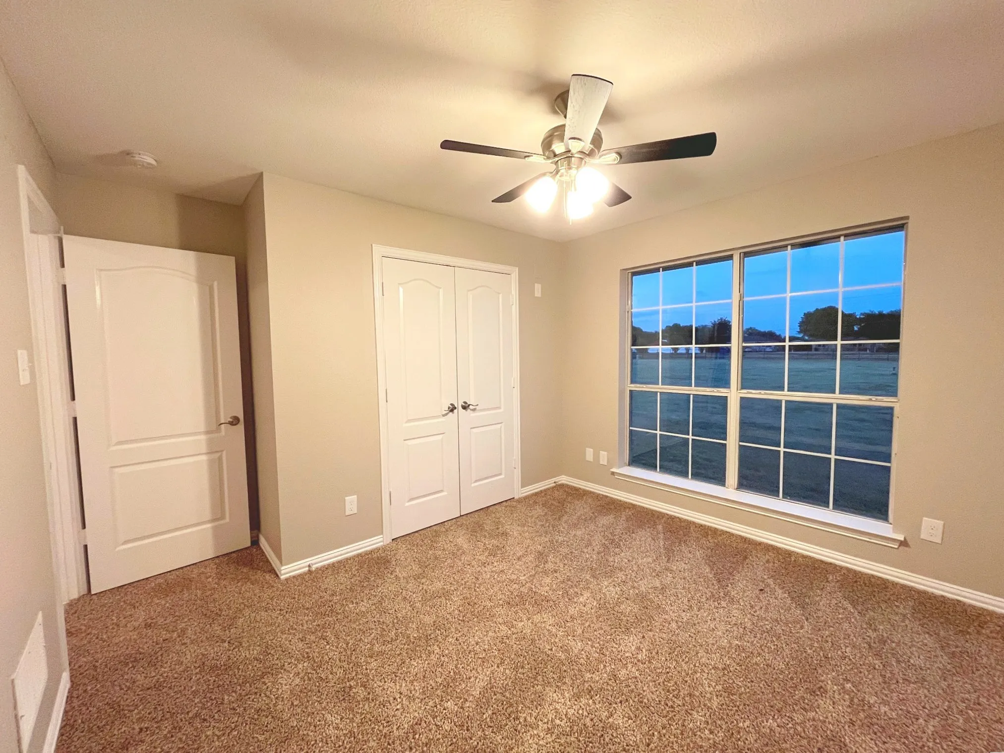 Single Family Residence For Sale in Kaufman County , 1085 E Alamosa Drive, Talty, Texas 75160, 5 Bedroom, 3 Bathroom, 2 Garage spaces, 2,288 Sqft, built in 2002, mls#21387776, Real Estate Agent in Talty, Homes For Sale in Kaufman county, Homes For Sale in Talty, Realtor in Talty Texas, Real Estate Brokerage Independent Realty Texas, Luminita Cordes Realtor