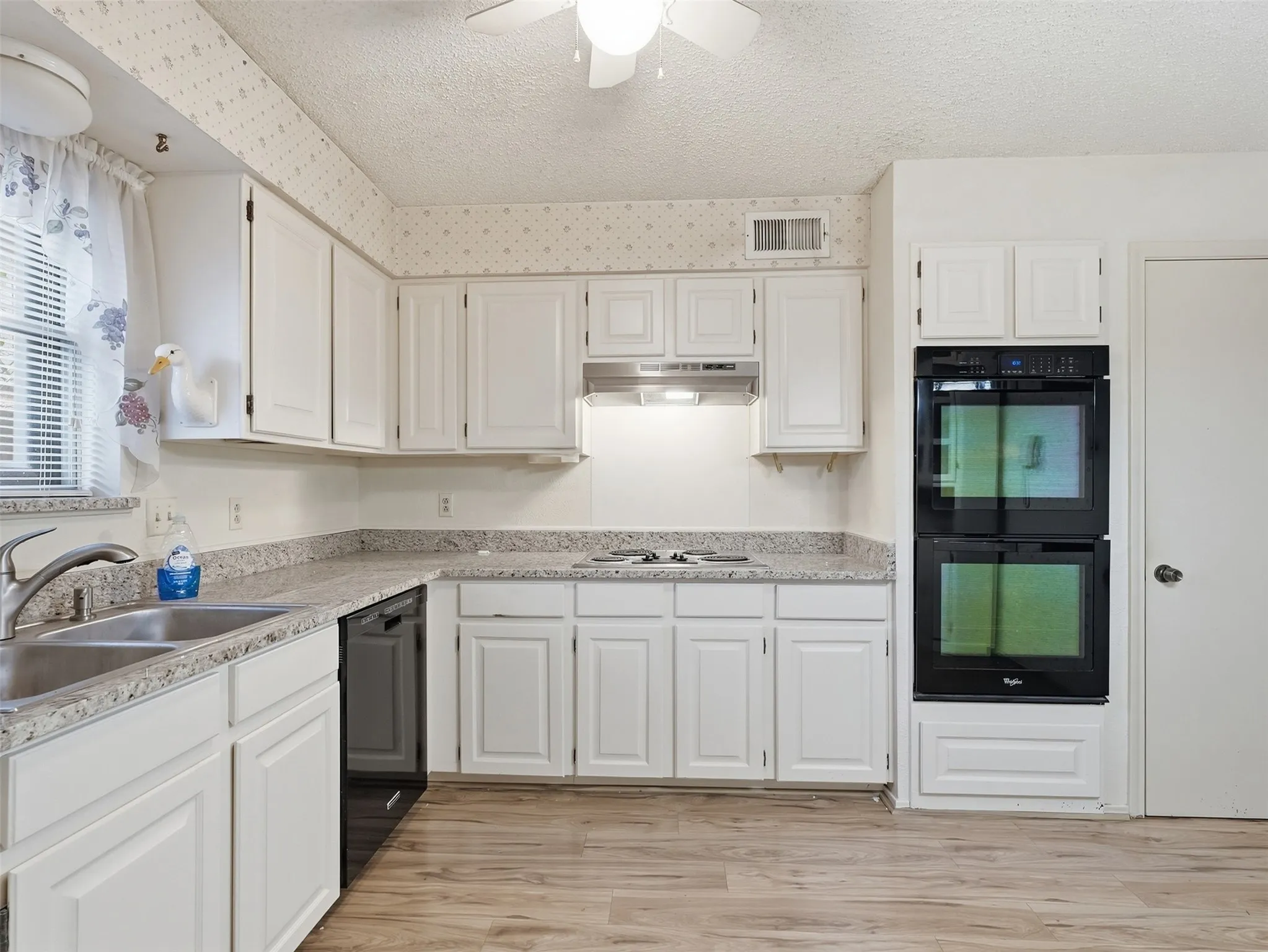 Single Family Residence For Sale in Dallas County , 5301 Sarasota Drive, Garland, Texas 75043, 4 Bedroom, 2 Bathroom, 2 Garage spaces, 1,954 Sqft, built in 1974, mls#21387770, Real Estate Agent in Garland, Homes For Sale in Dallas county, Homes For Sale in Garland, Realtor in Garland Texas, Real Estate Brokerage Independent Realty Texas, Luminita Cordes Realtor