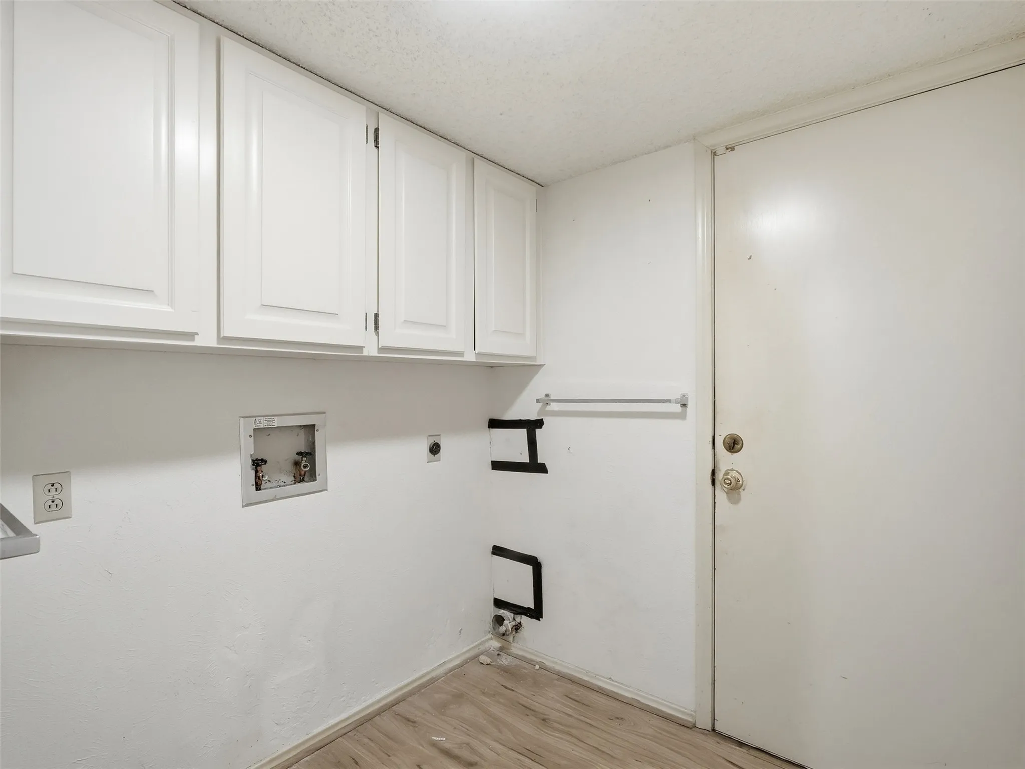Single Family Residence For Sale in Dallas County , 5301 Sarasota Drive, Garland, Texas 75043, 4 Bedroom, 2 Bathroom, 2 Garage spaces, 1,954 Sqft, built in 1974, mls#21387770, Real Estate Agent in Garland, Homes For Sale in Dallas county, Homes For Sale in Garland, Realtor in Garland Texas, Real Estate Brokerage Independent Realty Texas, Luminita Cordes Realtor