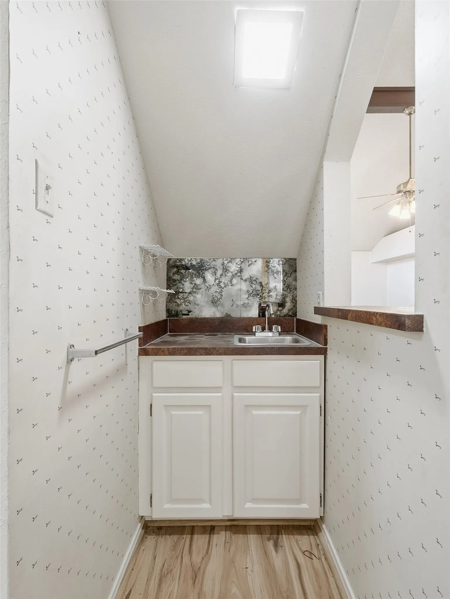 Single Family Residence For Sale in Dallas County , 5301 Sarasota Drive, Garland, Texas 75043, 4 Bedroom, 2 Bathroom, 2 Garage spaces, 1,954 Sqft, built in 1974, mls#21387770, Real Estate Agent in Garland, Homes For Sale in Dallas county, Homes For Sale in Garland, Realtor in Garland Texas, Real Estate Brokerage Independent Realty Texas, Luminita Cordes Realtor