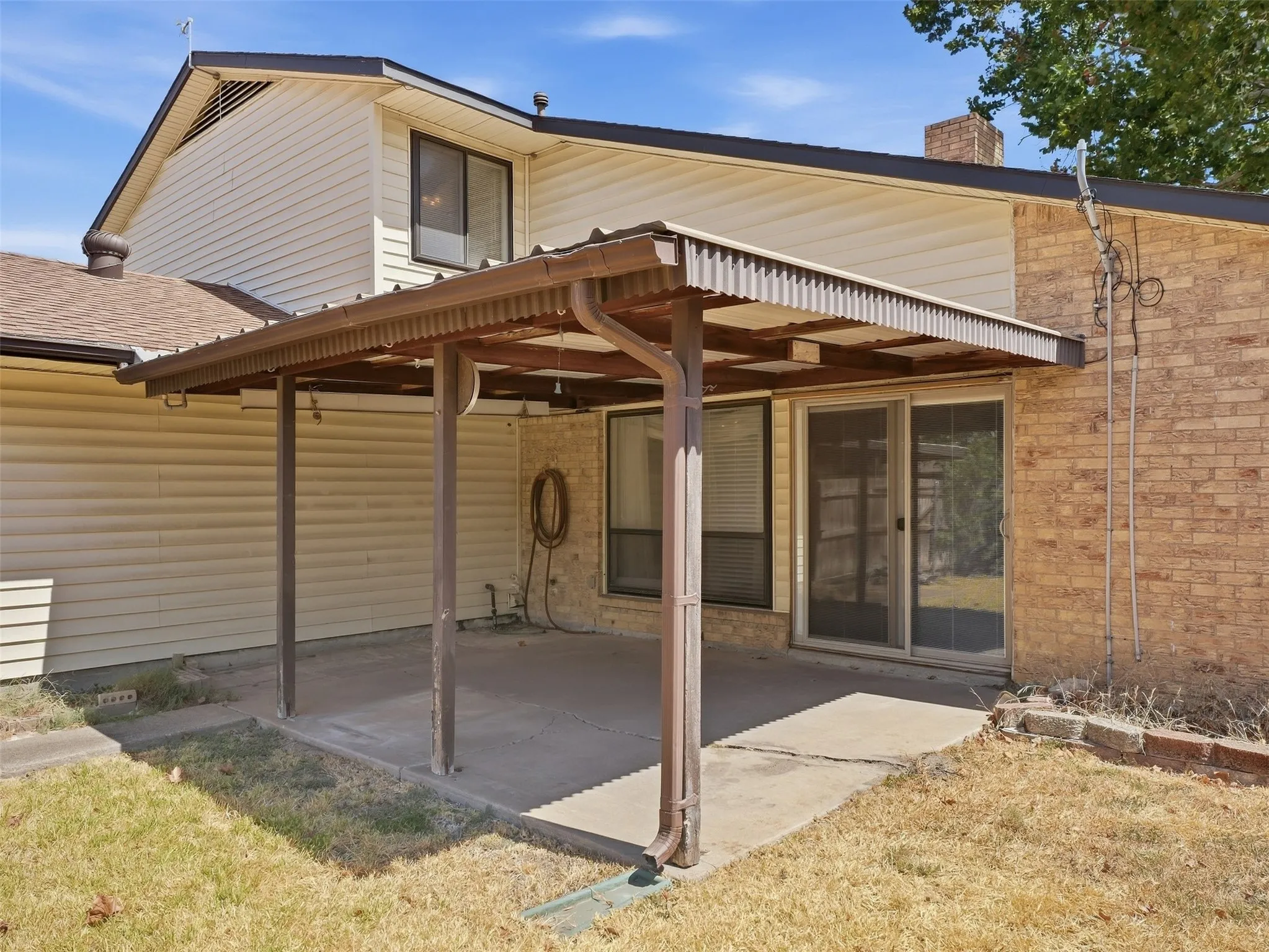 Single Family Residence For Sale in Dallas County , 5301 Sarasota Drive, Garland, Texas 75043, 4 Bedroom, 2 Bathroom, 2 Garage spaces, 1,954 Sqft, built in 1974, mls#21387770, Real Estate Agent in Garland, Homes For Sale in Dallas county, Homes For Sale in Garland, Realtor in Garland Texas, Real Estate Brokerage Independent Realty Texas, Luminita Cordes Realtor