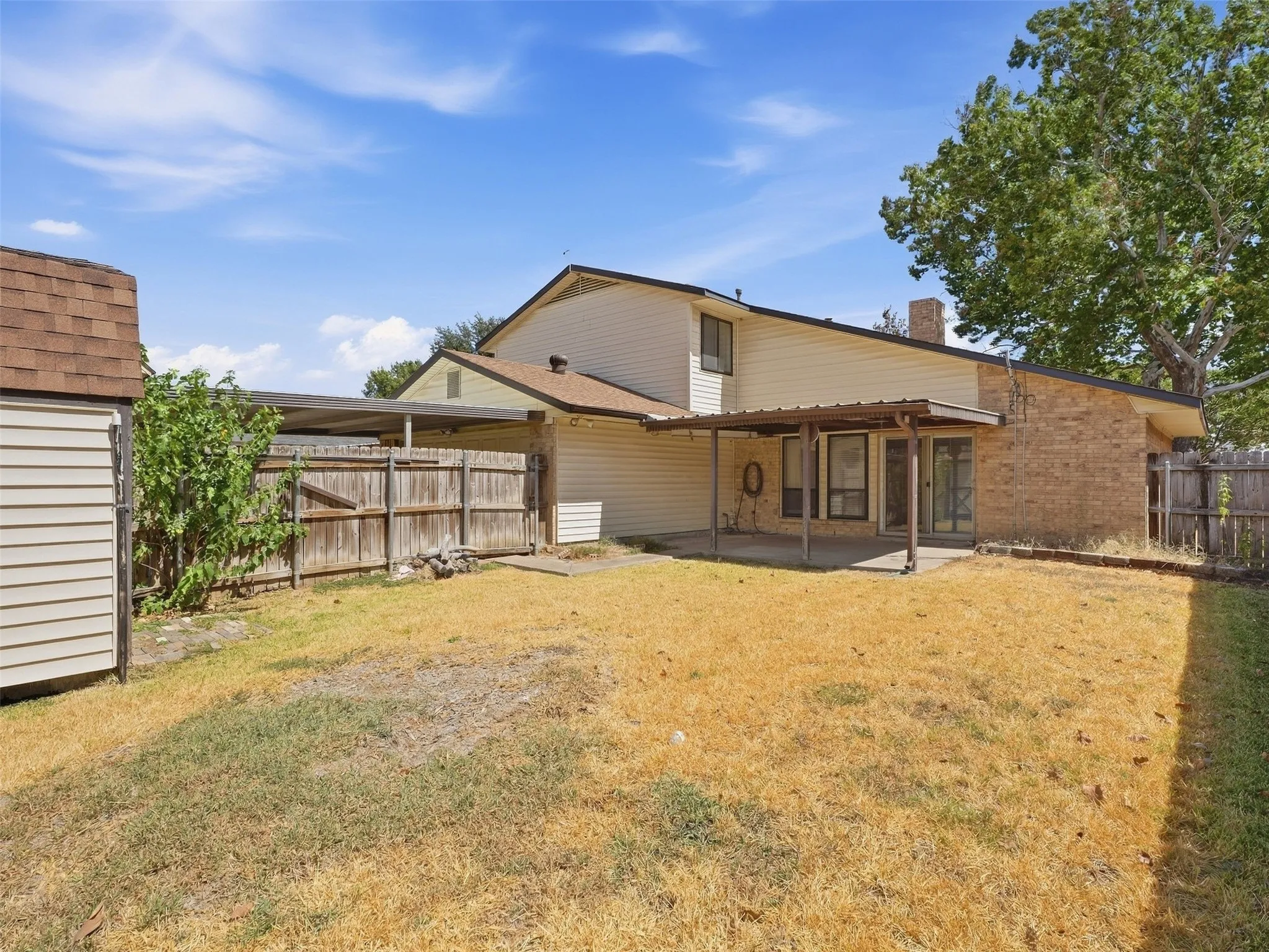 Single Family Residence For Sale in Dallas County , 5301 Sarasota Drive, Garland, Texas 75043, 4 Bedroom, 2 Bathroom, 2 Garage spaces, 1,954 Sqft, built in 1974, mls#21387770, Real Estate Agent in Garland, Homes For Sale in Dallas county, Homes For Sale in Garland, Realtor in Garland Texas, Real Estate Brokerage Independent Realty Texas, Luminita Cordes Realtor