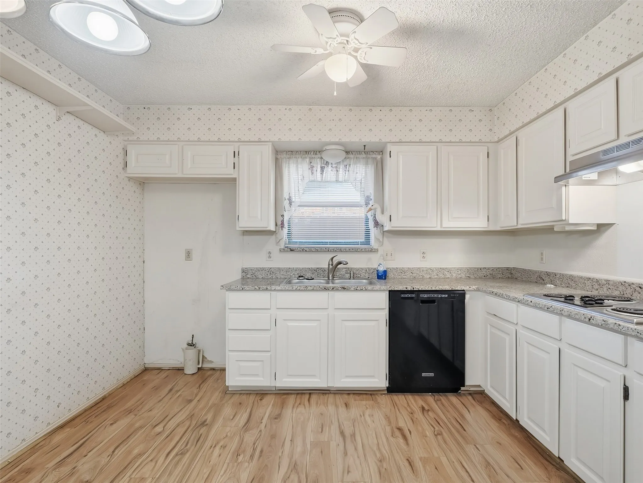 Single Family Residence For Sale in Dallas County , 5301 Sarasota Drive, Garland, Texas 75043, 4 Bedroom, 2 Bathroom, 2 Garage spaces, 1,954 Sqft, built in 1974, mls#21387770, Real Estate Agent in Garland, Homes For Sale in Dallas county, Homes For Sale in Garland, Realtor in Garland Texas, Real Estate Brokerage Independent Realty Texas, Luminita Cordes Realtor