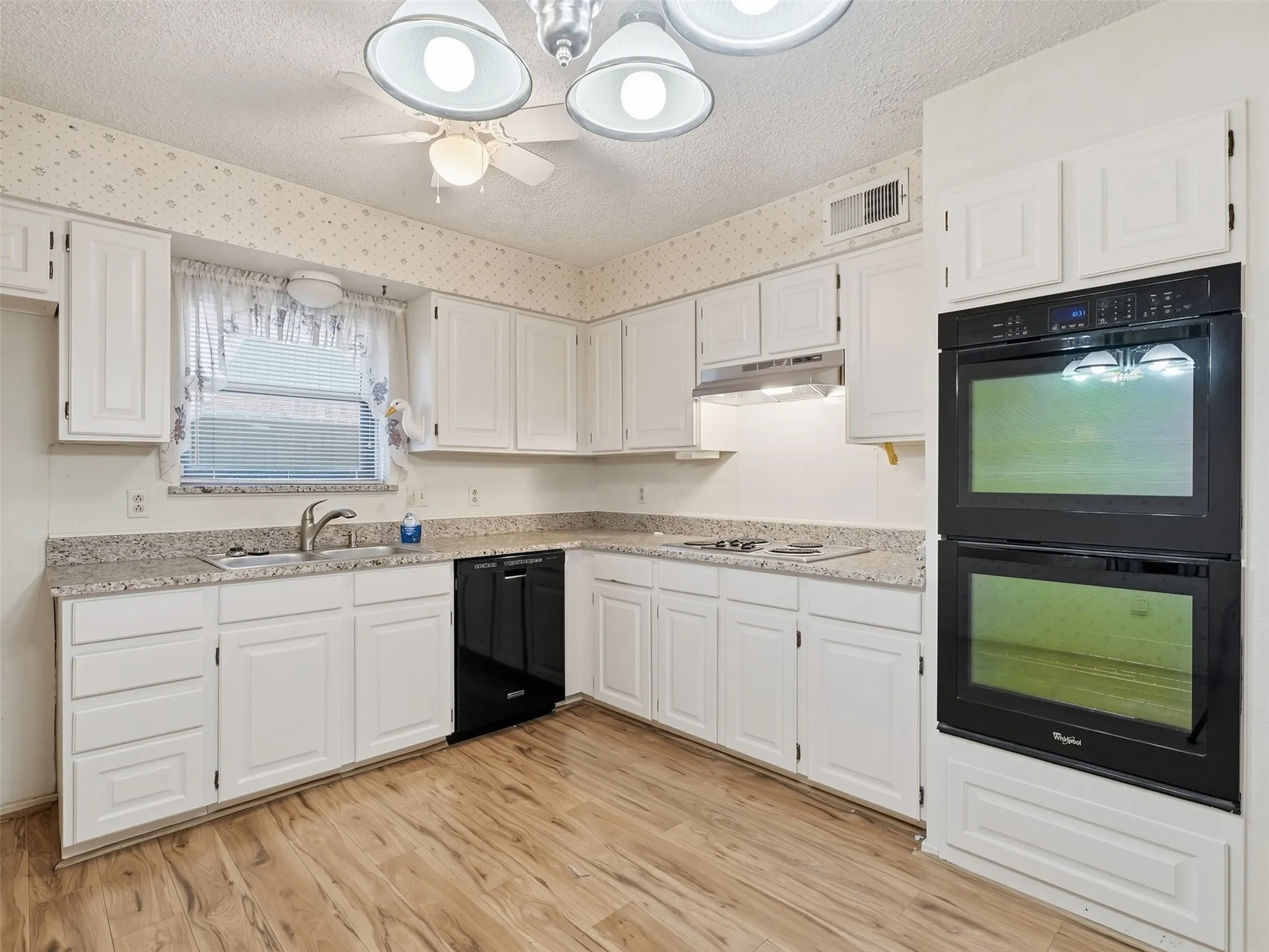 Single Family Residence For Sale in Dallas County , 5301 Sarasota Drive, Garland, Texas 75043, 4 Bedroom, 2 Bathroom, 2 Garage spaces, 1,954 Sqft, built in 1974, mls#21387770, Real Estate Agent in Garland, Homes For Sale in Dallas county, Homes For Sale in Garland, Realtor in Garland Texas, Real Estate Brokerage Independent Realty Texas, Luminita Cordes Realtor