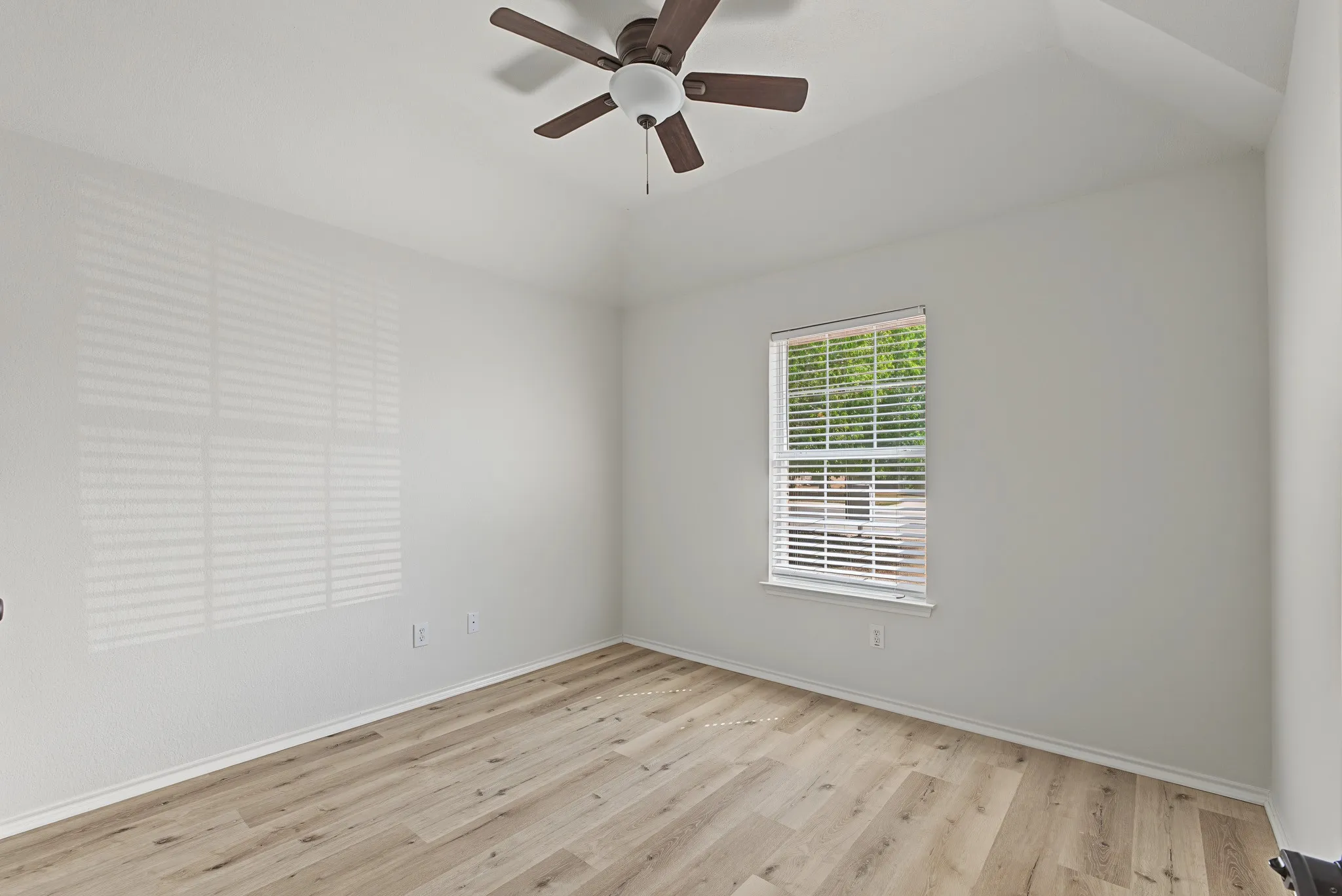 Single Family Residence For Sale in Wise County , 204 Troxell Boulevard, Rhome, Texas 76078, 3 Bedroom, 2 Bathroom, Garage spaces, 1,640 Sqft, built in 2002, mls#21387513, Real Estate Agent in Rhome, Homes For Sale in Wise county, Homes For Sale in Rhome, Realtor in Rhome Texas, Real Estate Brokerage Independent Realty Texas, Luminita Cordes Realtor