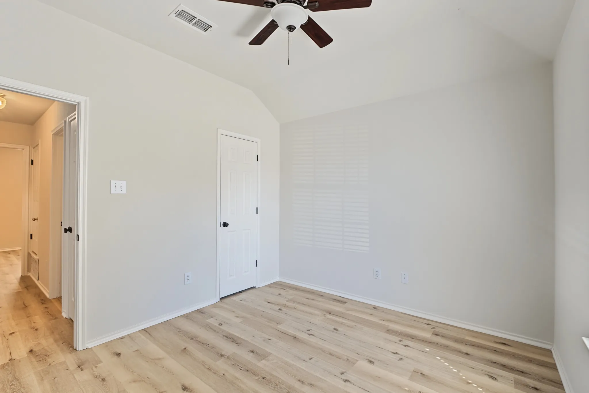 Single Family Residence For Sale in Wise County , 204 Troxell Boulevard, Rhome, Texas 76078, 3 Bedroom, 2 Bathroom, Garage spaces, 1,640 Sqft, built in 2002, mls#21387513, Real Estate Agent in Rhome, Homes For Sale in Wise county, Homes For Sale in Rhome, Realtor in Rhome Texas, Real Estate Brokerage Independent Realty Texas, Luminita Cordes Realtor