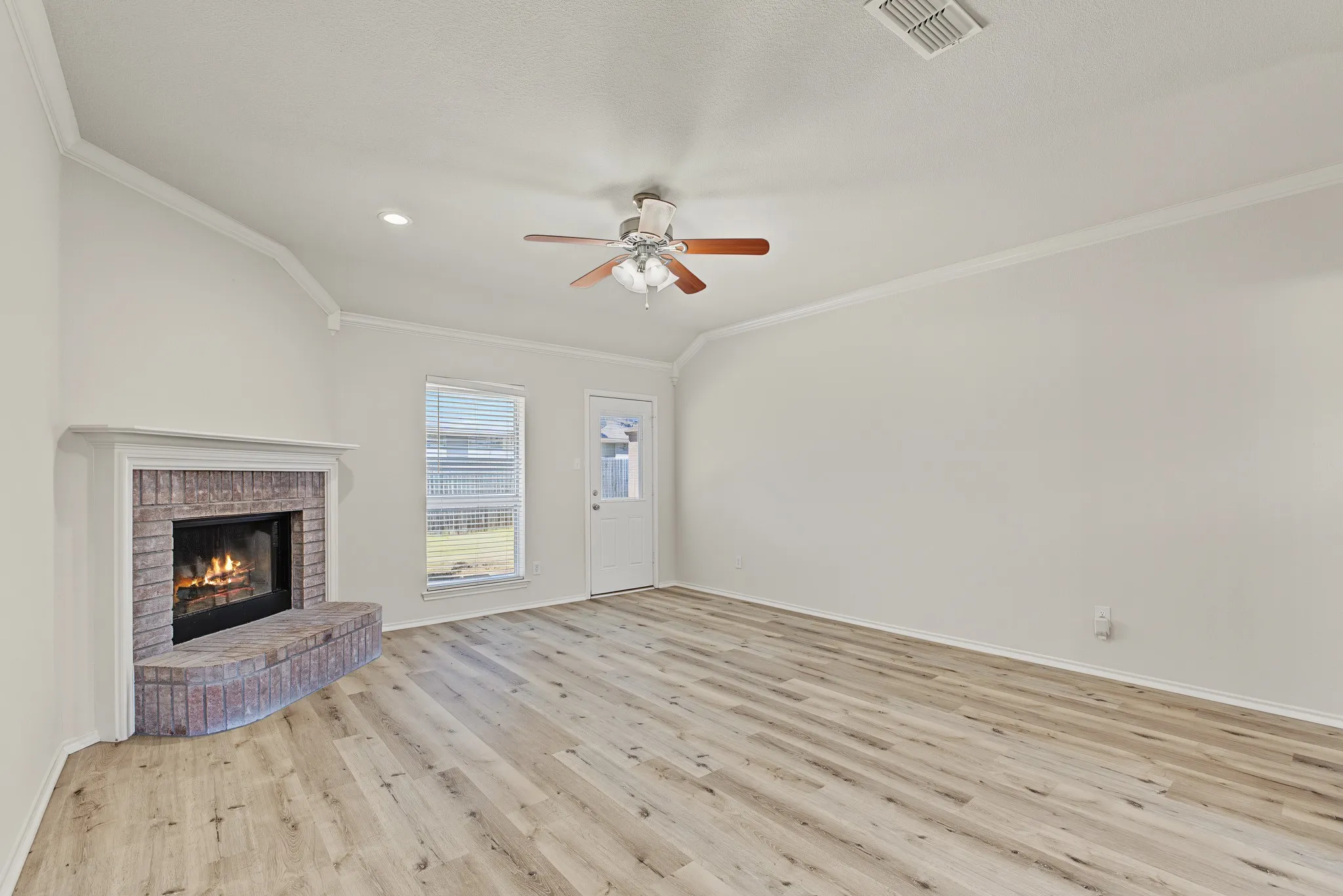 Single Family Residence For Sale in Wise County , 204 Troxell Boulevard, Rhome, Texas 76078, 3 Bedroom, 2 Bathroom, Garage spaces, 1,640 Sqft, built in 2002, mls#21387513, Real Estate Agent in Rhome, Homes For Sale in Wise county, Homes For Sale in Rhome, Realtor in Rhome Texas, Real Estate Brokerage Independent Realty Texas, Luminita Cordes Realtor